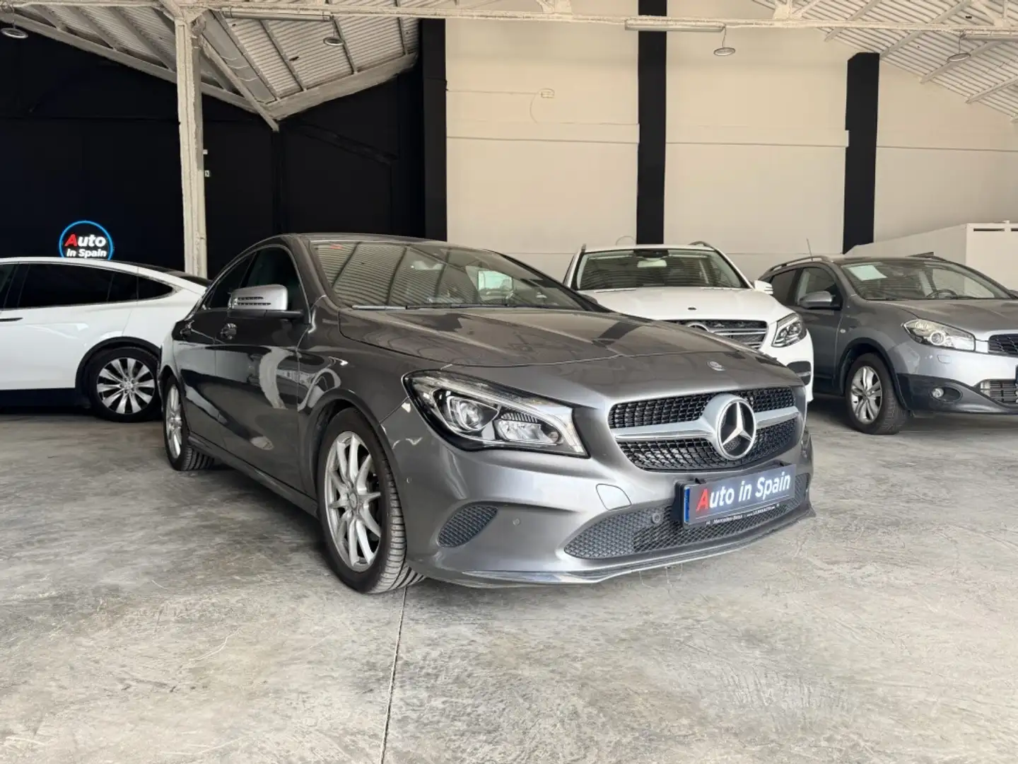 Mercedes-Benz CLA 180 Gris - 1