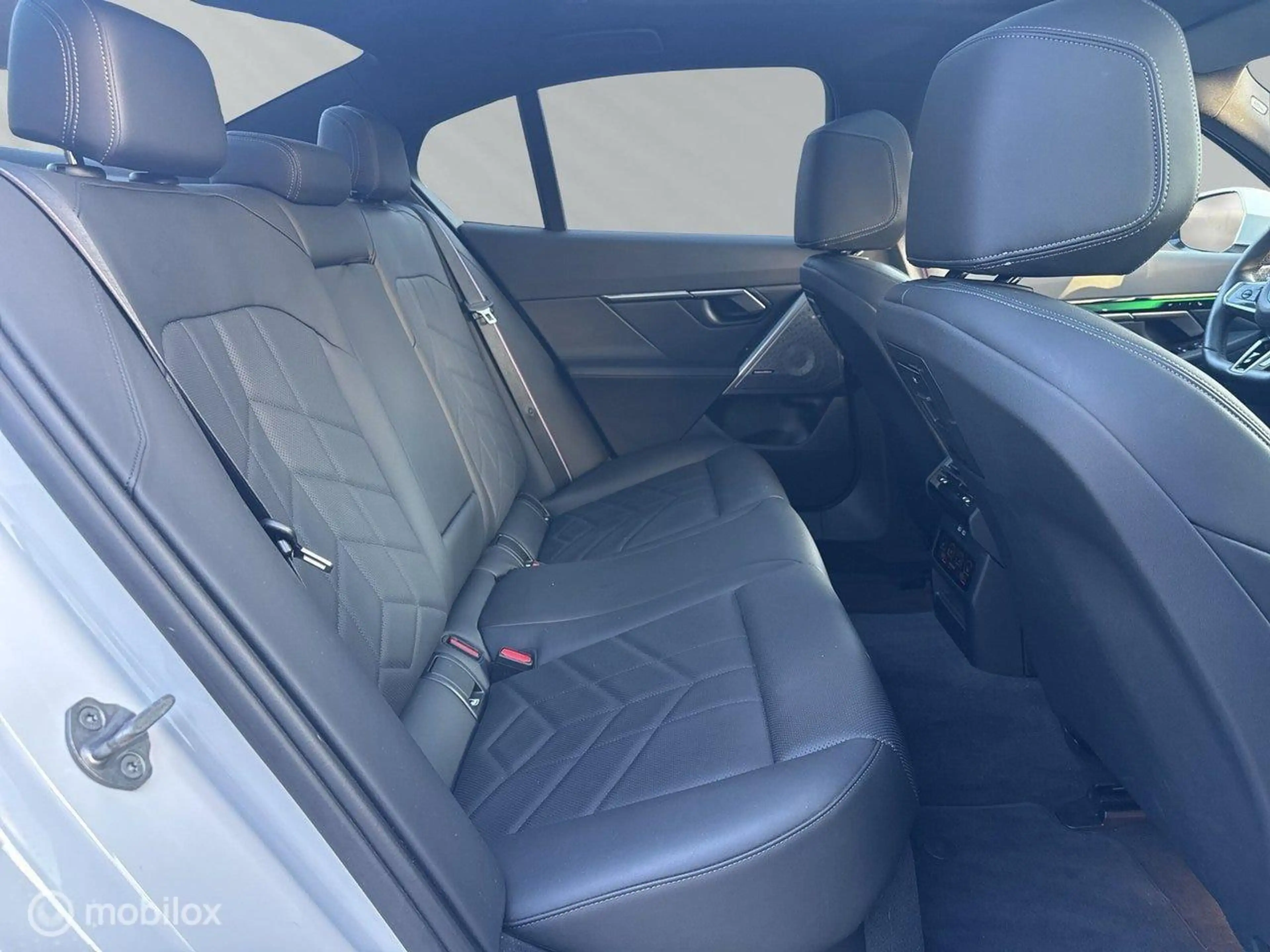 BMW 550 5-serie 550e xDrive M-Sport Pro, Pano, B&W, trekha — photo 16