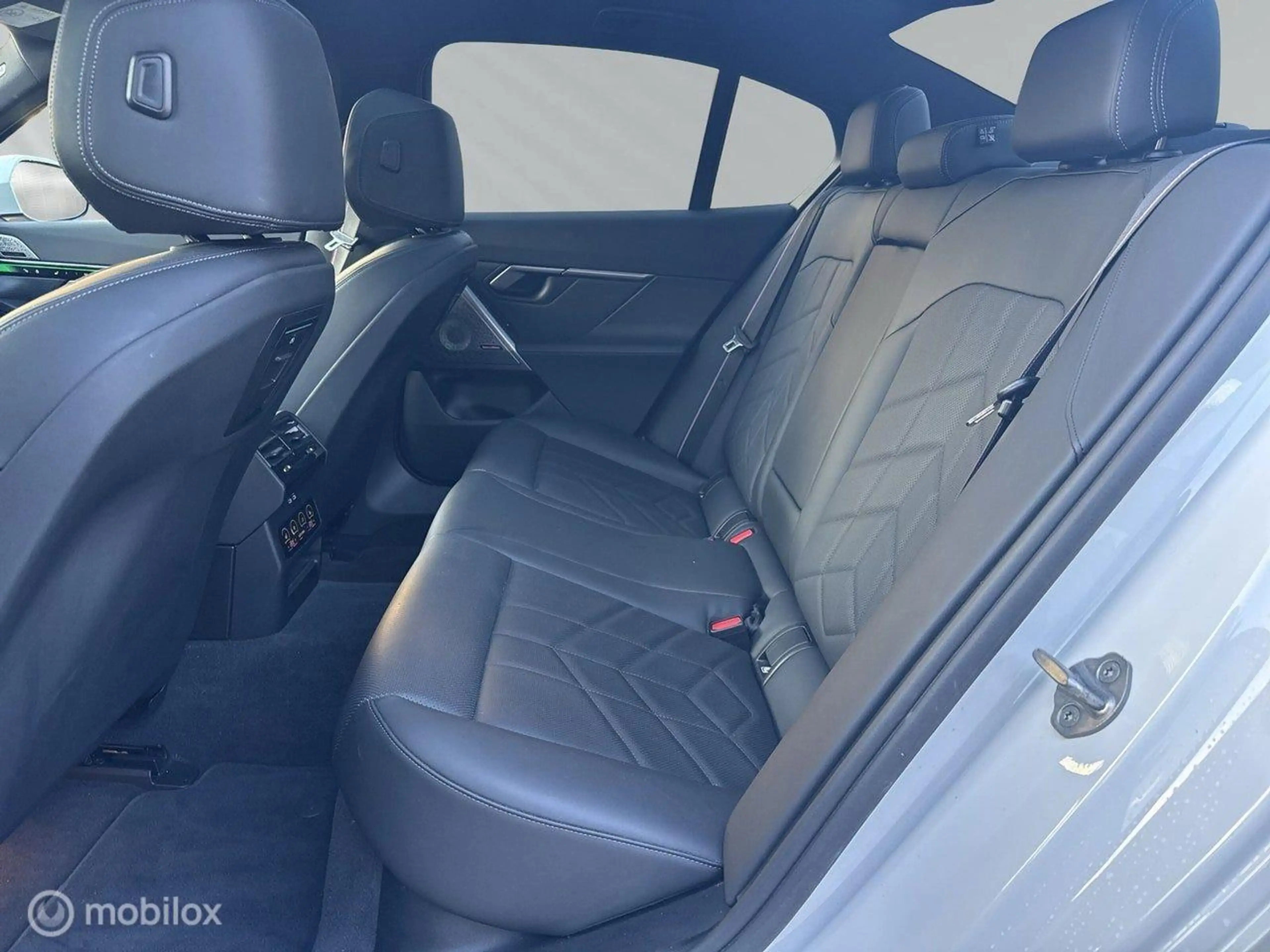 BMW 550 5-serie 550e xDrive M-Sport Pro, Pano, B&W, trekha — photo 15