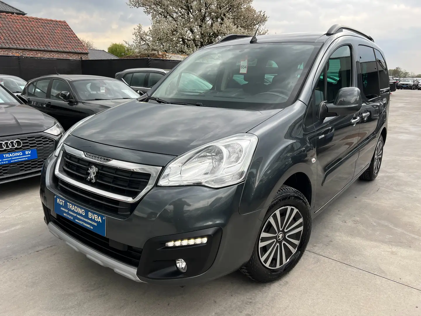 Peugeot Partner TEPEE 1.2i PURETECH NAVIGATIE BLUETOOTH PDC LED AC Grijs - 1
