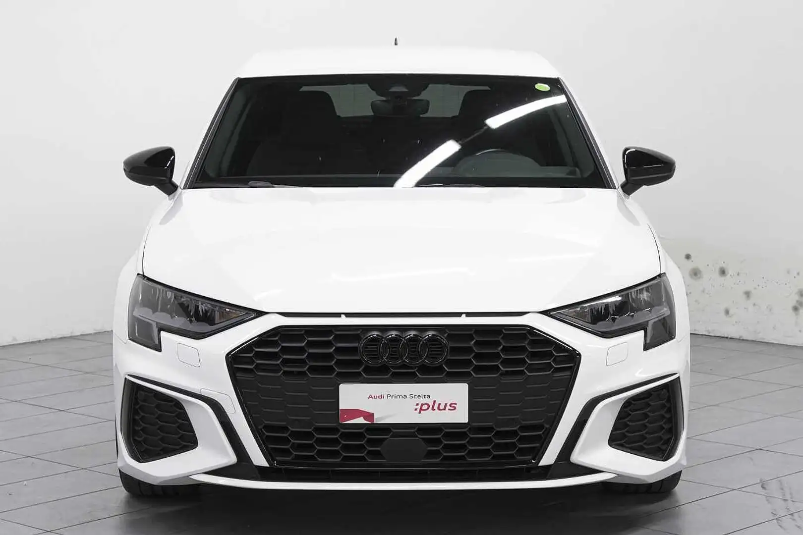Audi A3 Sportback 1.5 TFSI Stronic Sline Weiß - 2