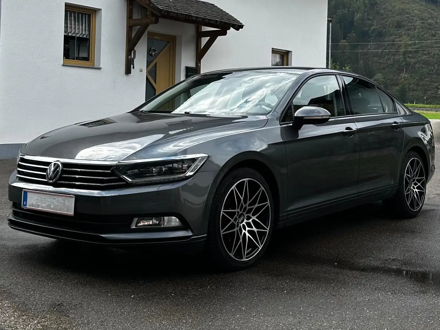 Volkswagen Passat ARBÖ Service NEU (03/26) | Zahnriemen NEU | 19" & 17" Alu 8-fach Grau - 1