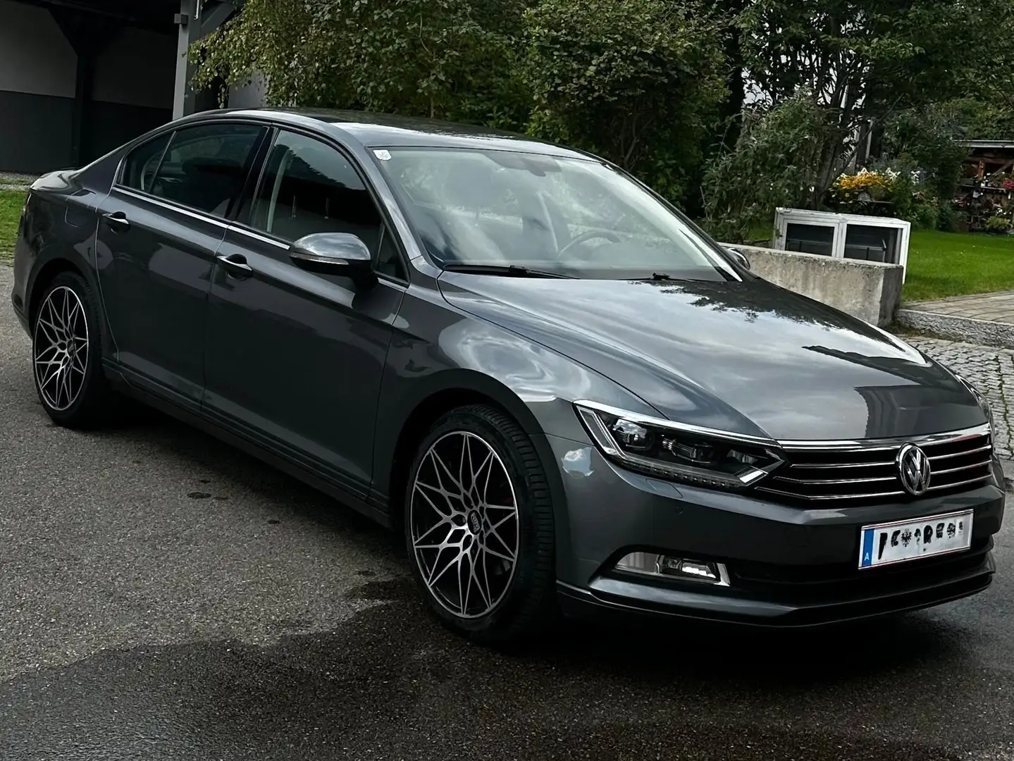 Volkswagen Passat ARBÖ Service NEU (03/26) | Zahnriemen NEU | 19" & 17" Alu 8-fach Grau - 2