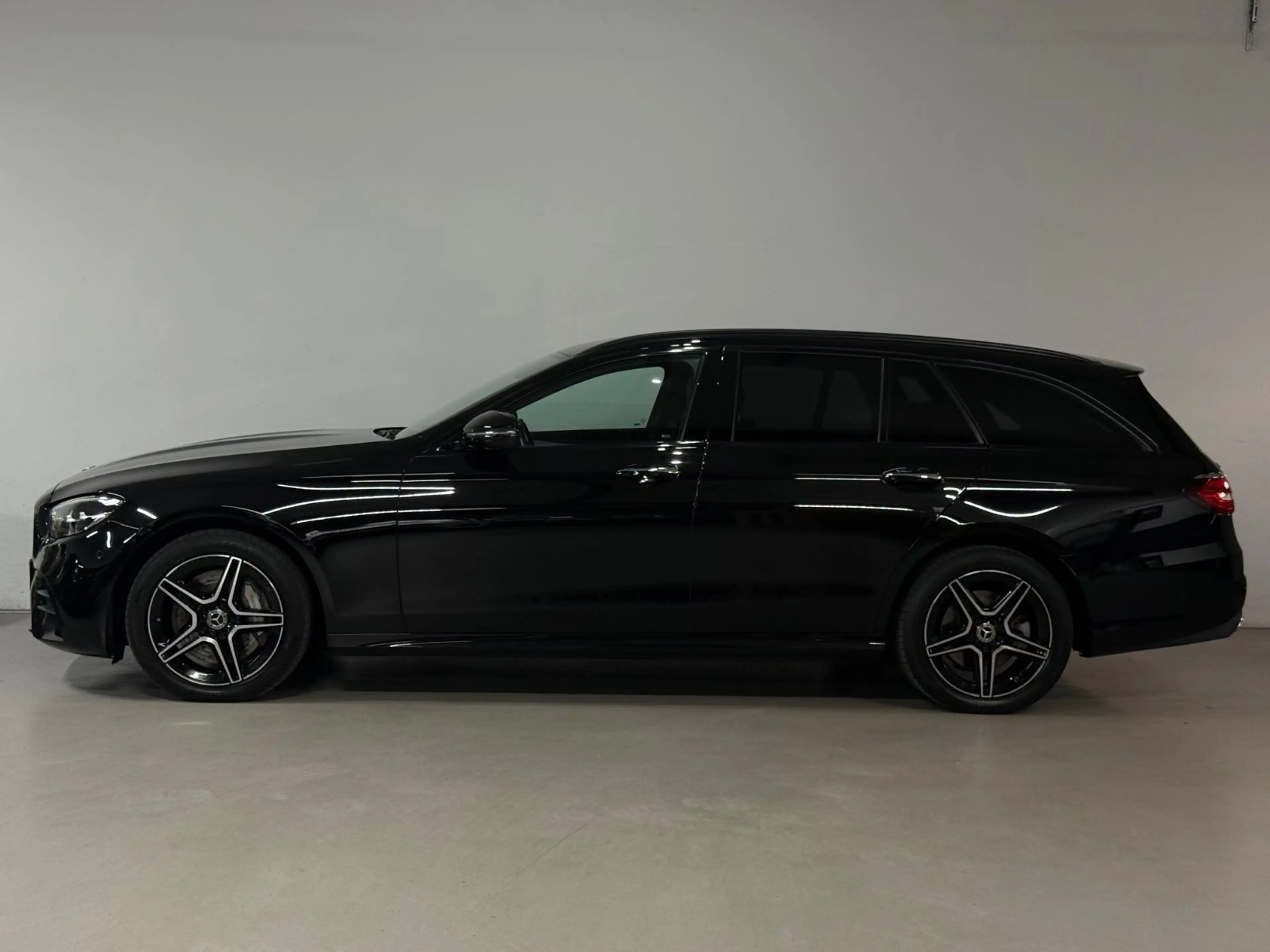 Mercedes-Benz E 300 E T-Modell E 300 e AMG LINE/NAVI/LED — photo 6