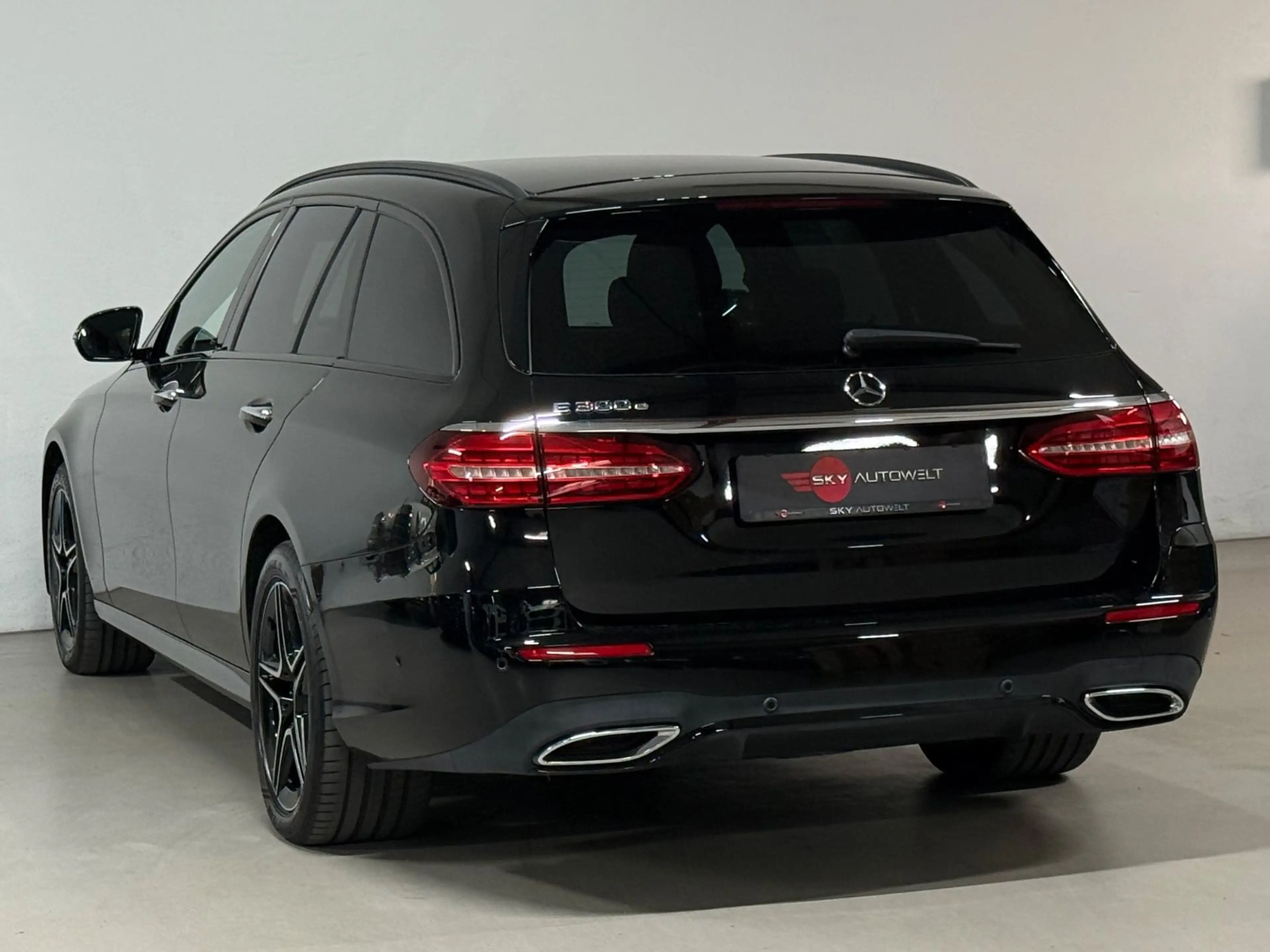 Mercedes-Benz E 300 E T-Modell E 300 e AMG LINE/NAVI/LED — photo 4