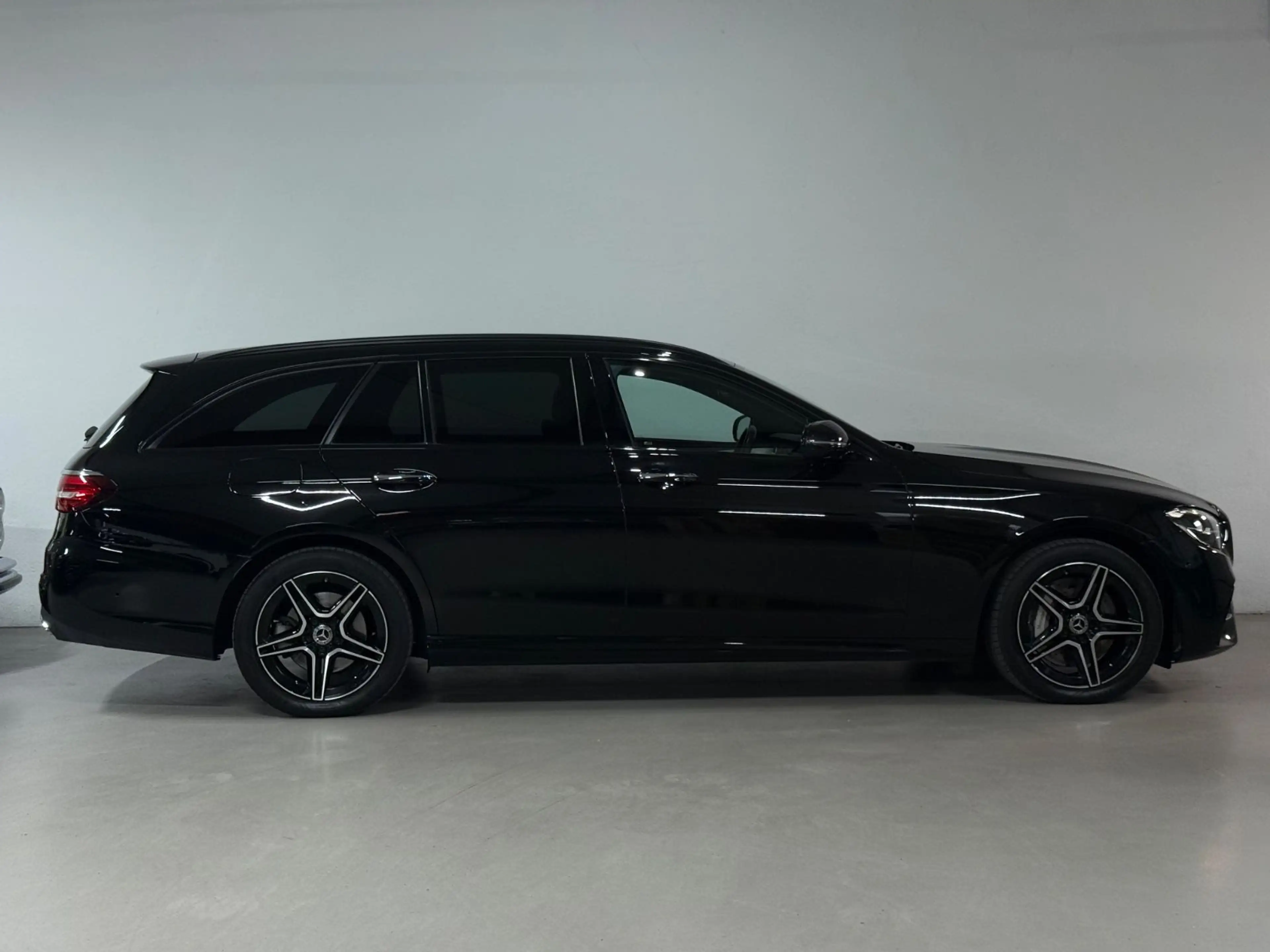 Mercedes-Benz E 300 E T-Modell E 300 e AMG LINE/NAVI/LED — photo 5