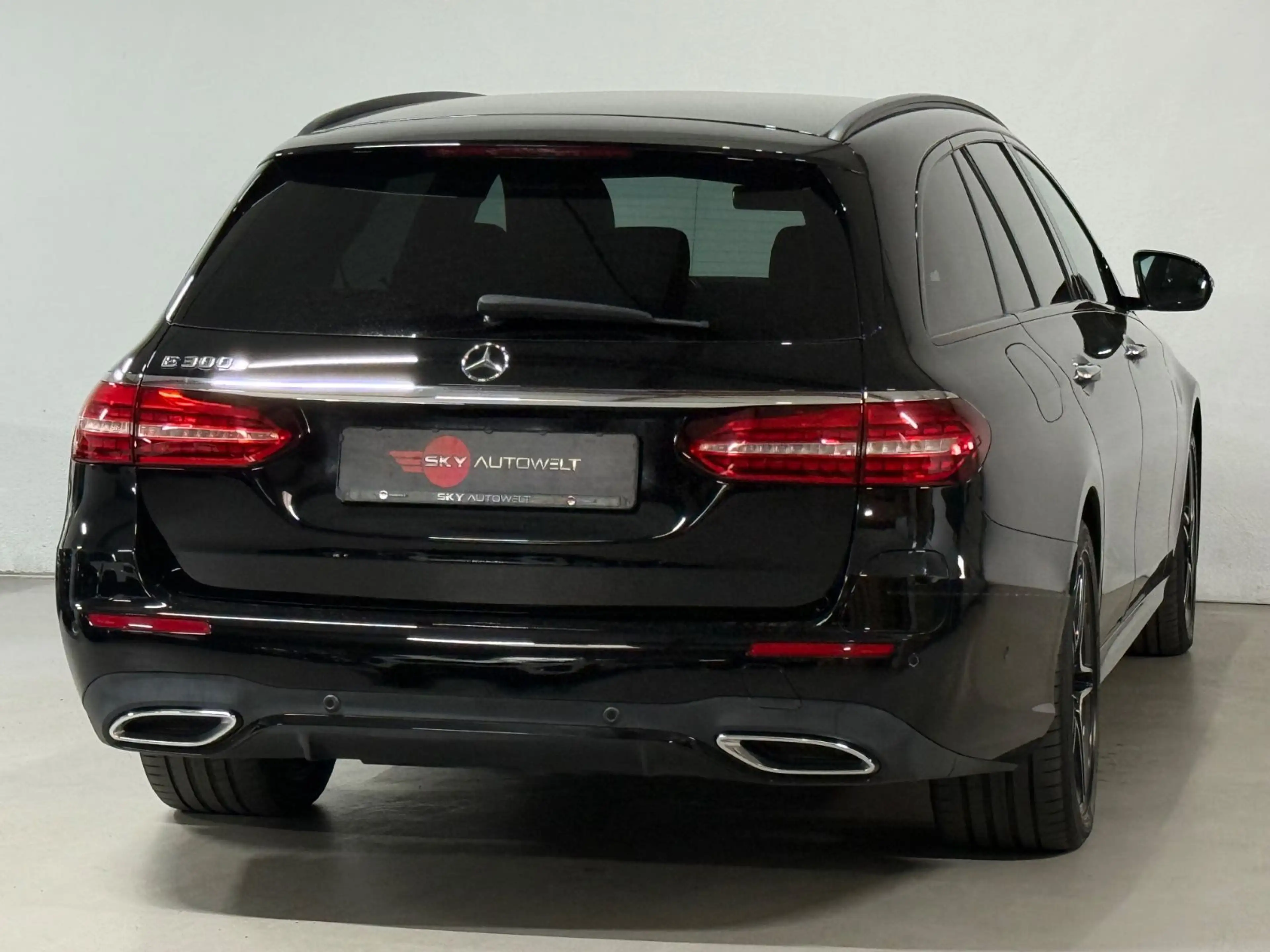 Mercedes-Benz E 300 E T-Modell E 300 e AMG LINE/NAVI/LED — photo 3