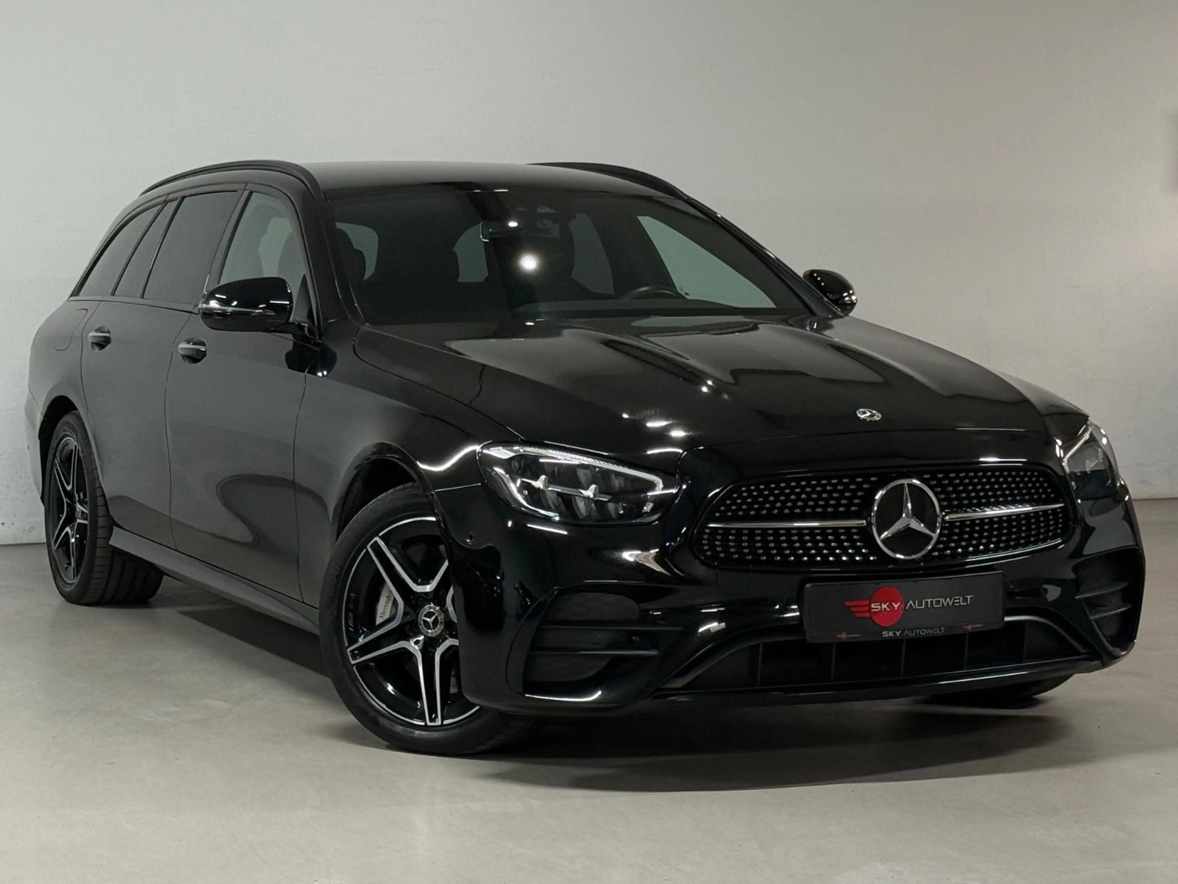 Mercedes-Benz E 300 E T-Modell E 300 e AMG LINE/NAVI/LED — photo 2