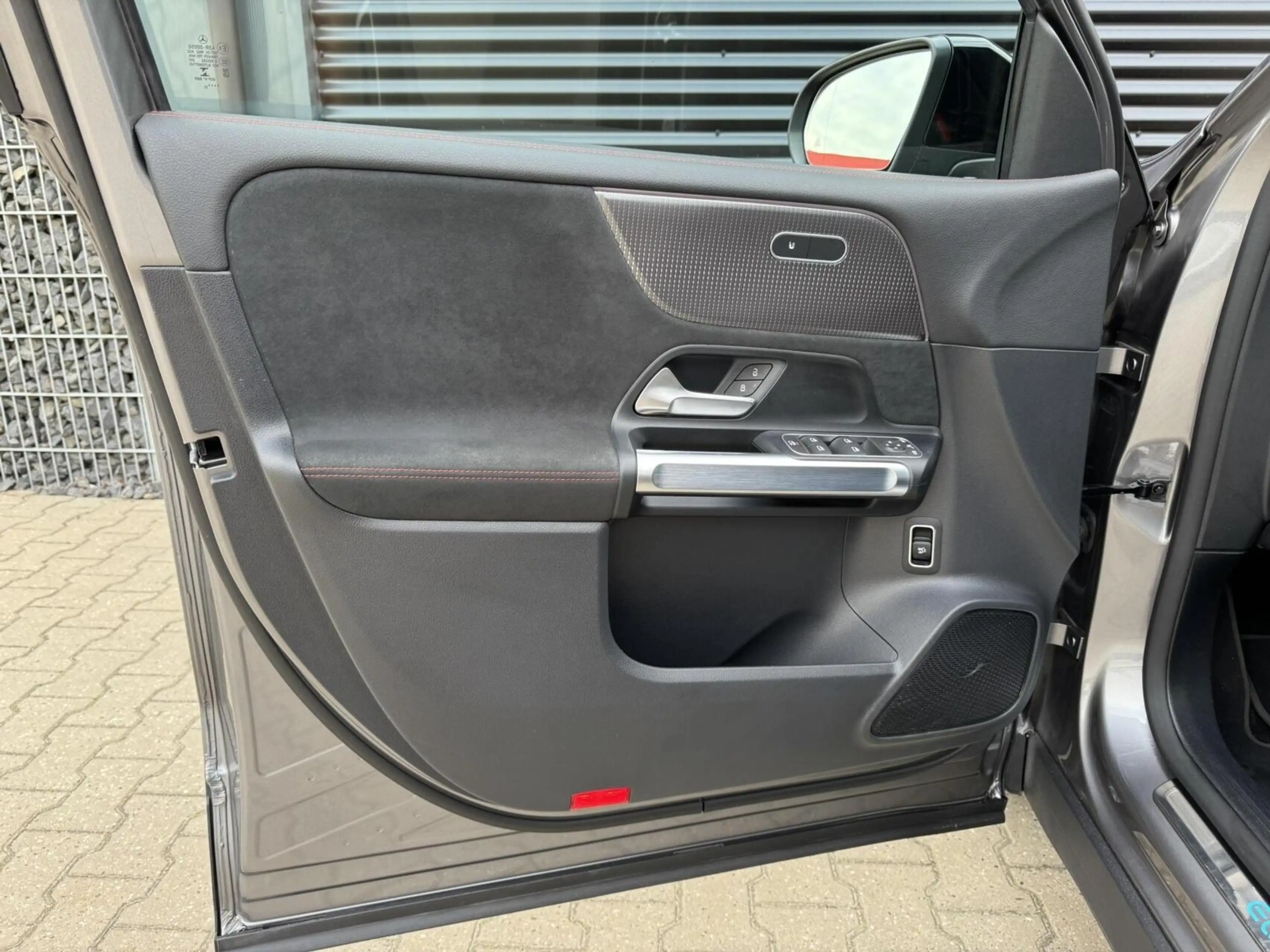 Mercedes-Benz EQB 300 4MATIC 7 Persoons | Keyless | SOH 95% — photo 15