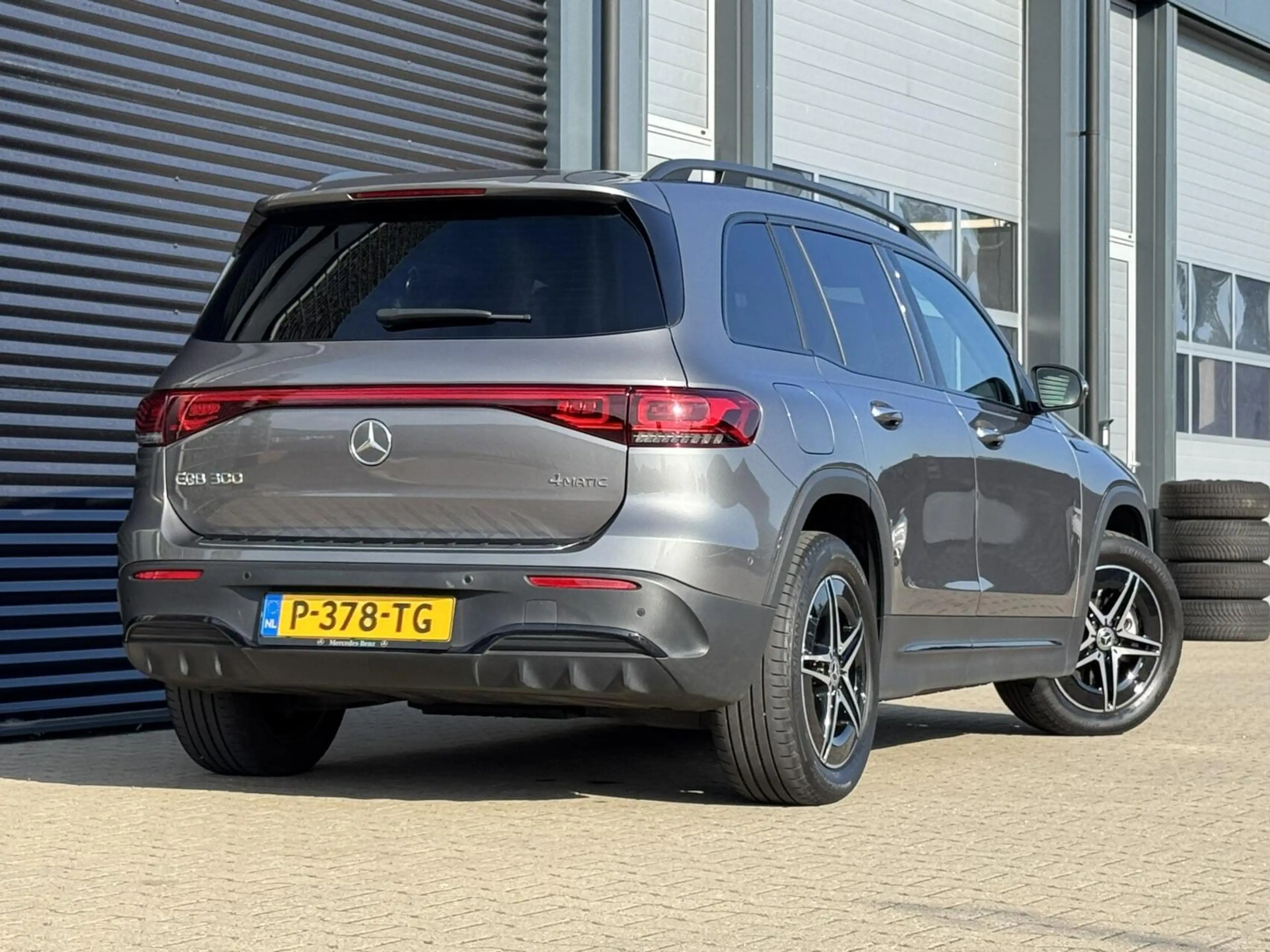 Mercedes-Benz EQB 300 4MATIC 7 Persoons | Keyless | SOH 95% — photo 12