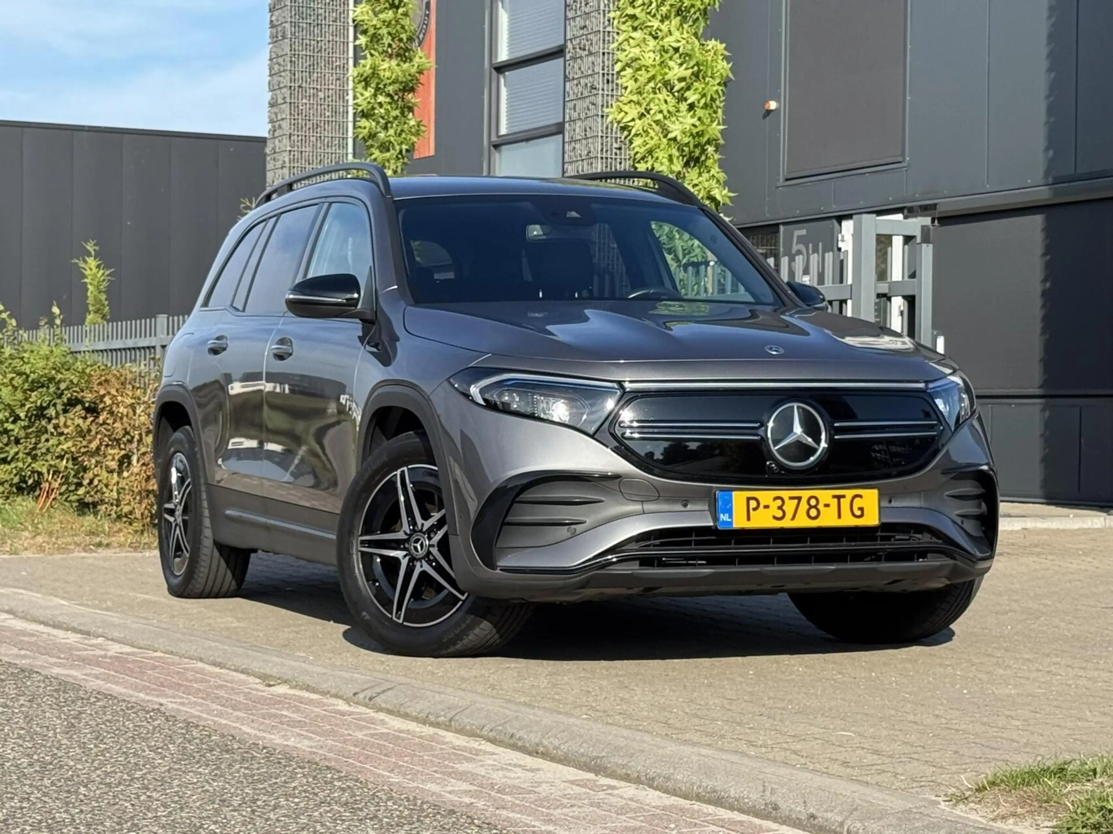 Mercedes-Benz EQB 300 4MATIC 7 Persoons | Keyless | SOH 95% — photo 9