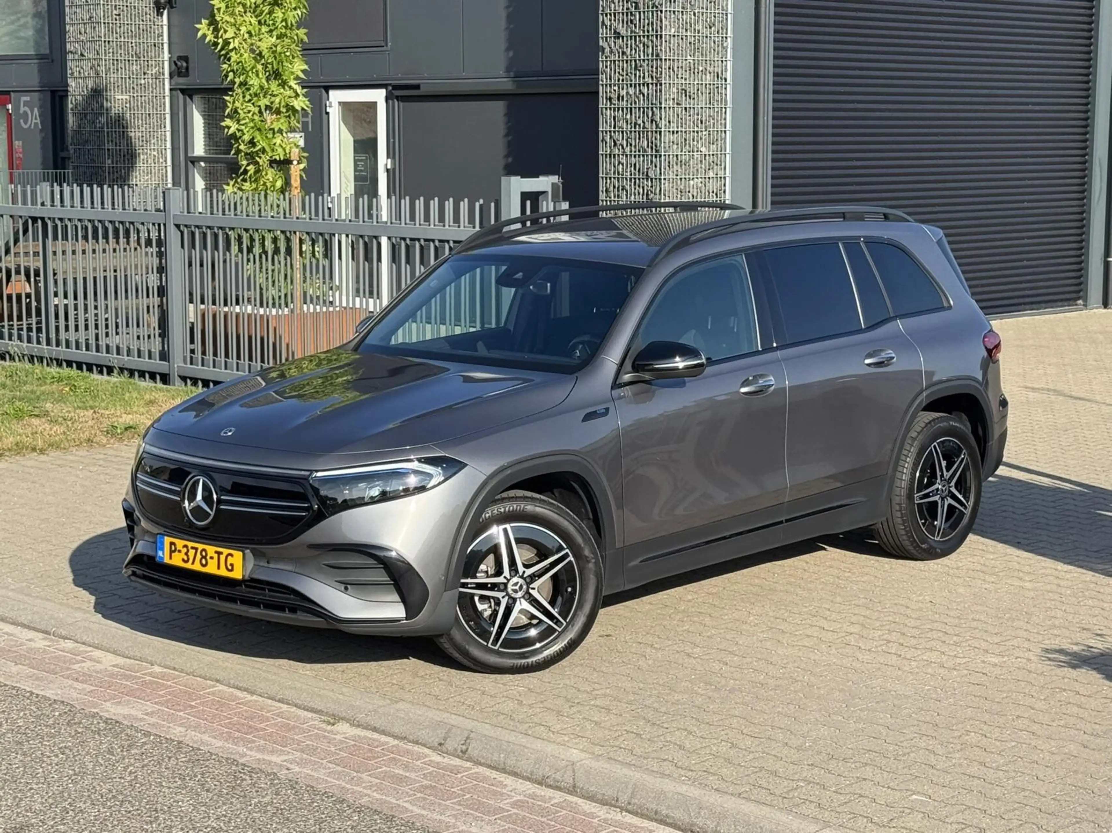Mercedes-Benz EQB 300 4MATIC 7 Persoons | Keyless | SOH 95% — photo 3