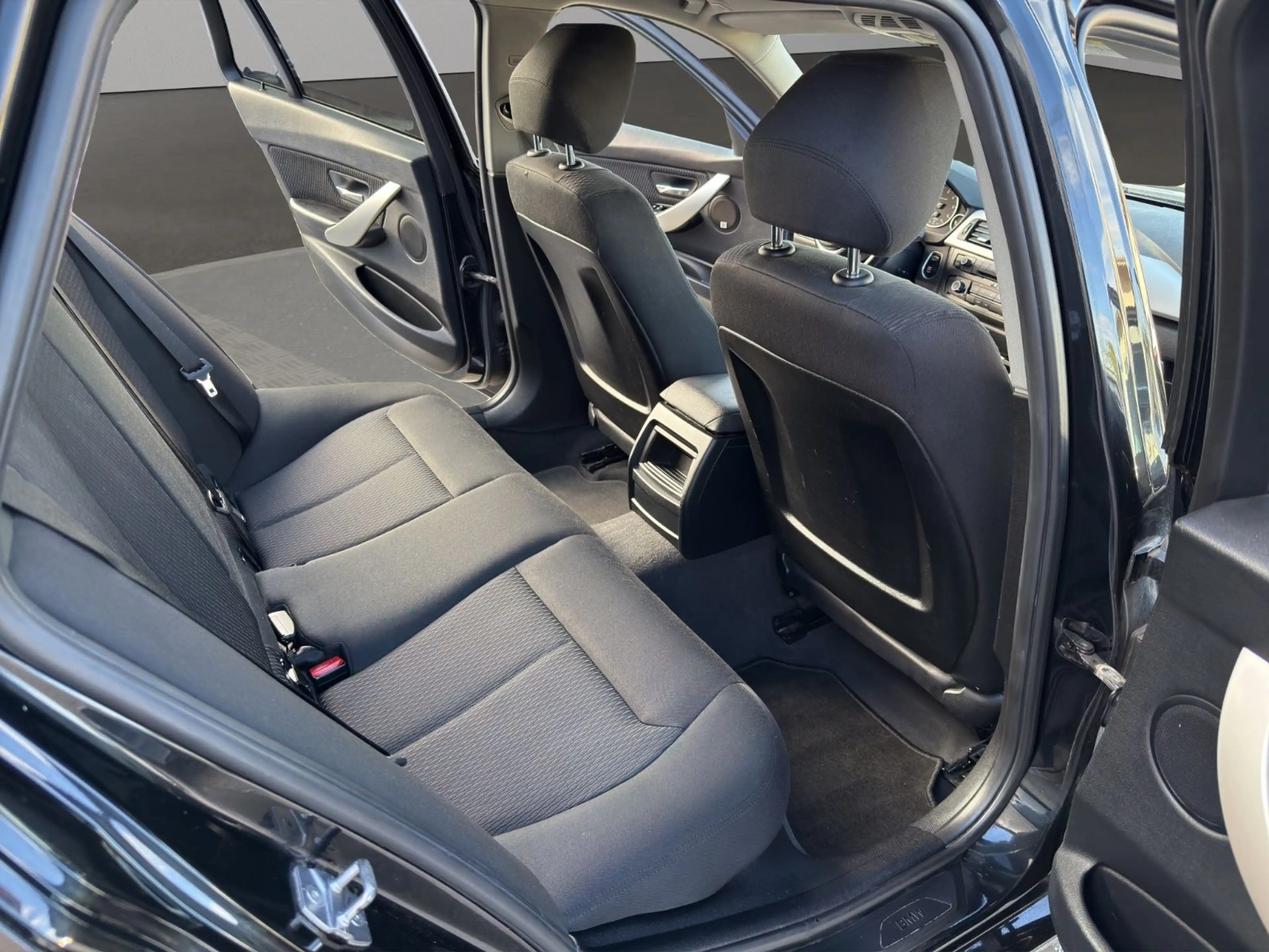 BMW 325 d Touring Sport Line*AUTOM.*PDC*TEMPOMAT*MFL* — photo 12