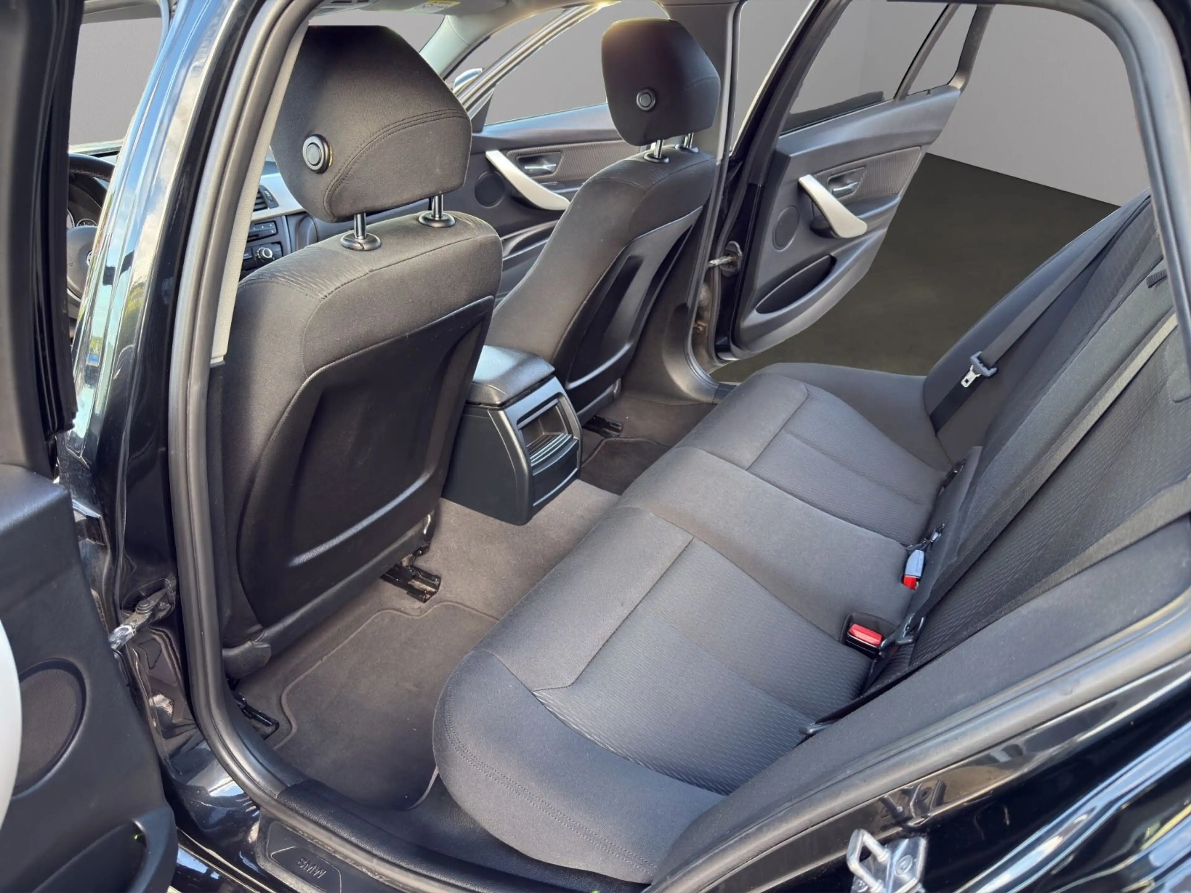 BMW 325 d Touring Sport Line*AUTOM.*PDC*TEMPOMAT*MFL* — photo 13