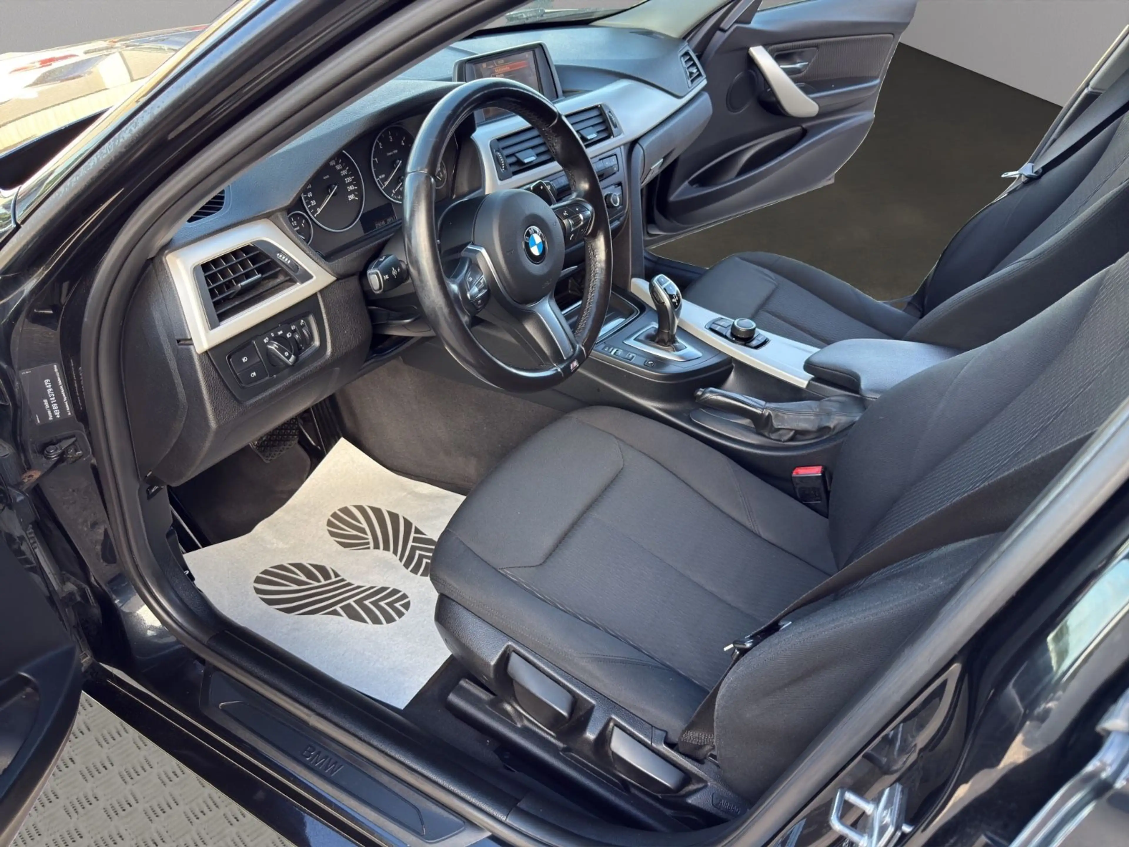 BMW 325 d Touring Sport Line*AUTOM.*PDC*TEMPOMAT*MFL* — photo 10