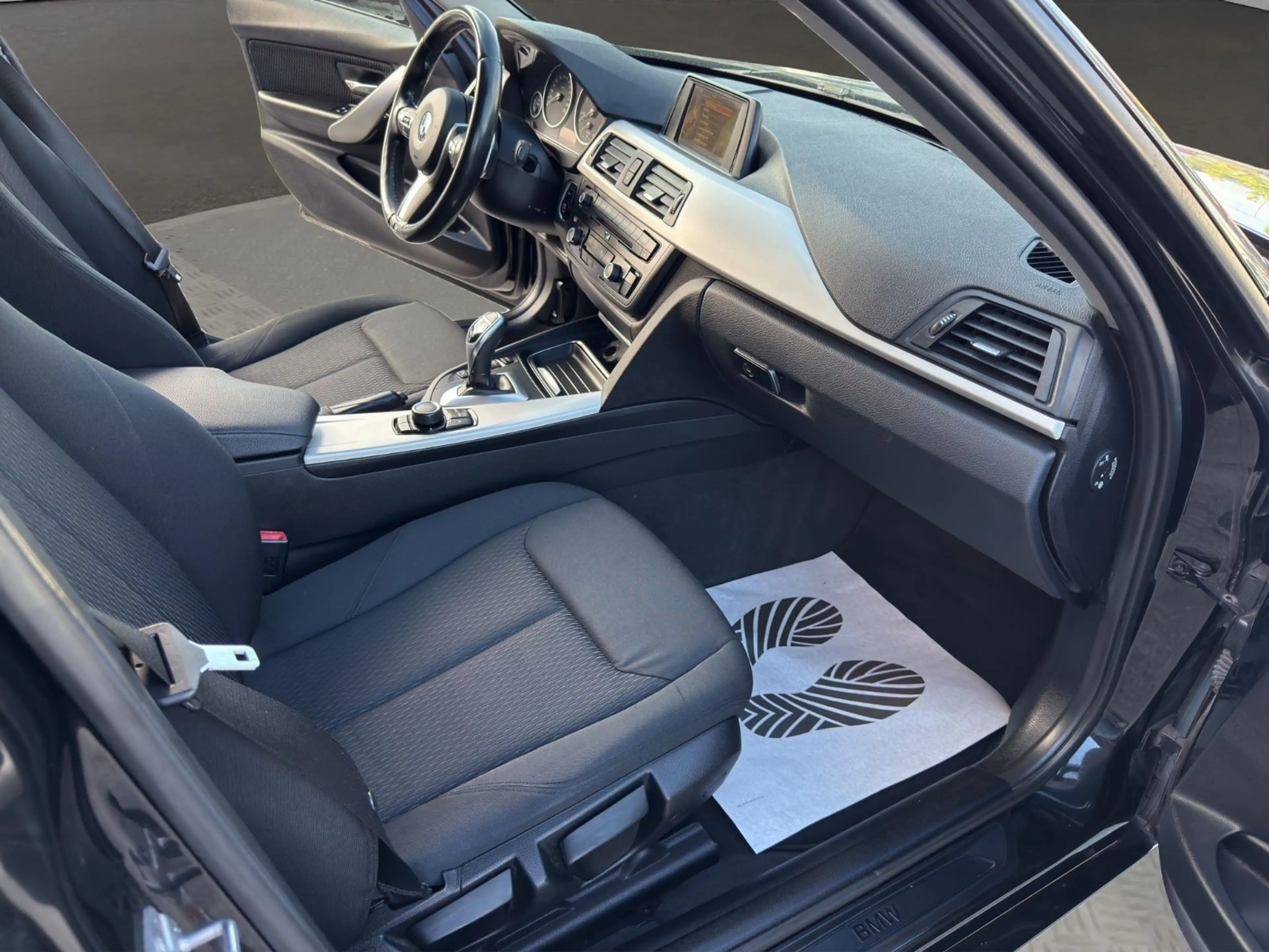 BMW 325 d Touring Sport Line*AUTOM.*PDC*TEMPOMAT*MFL* — photo 11