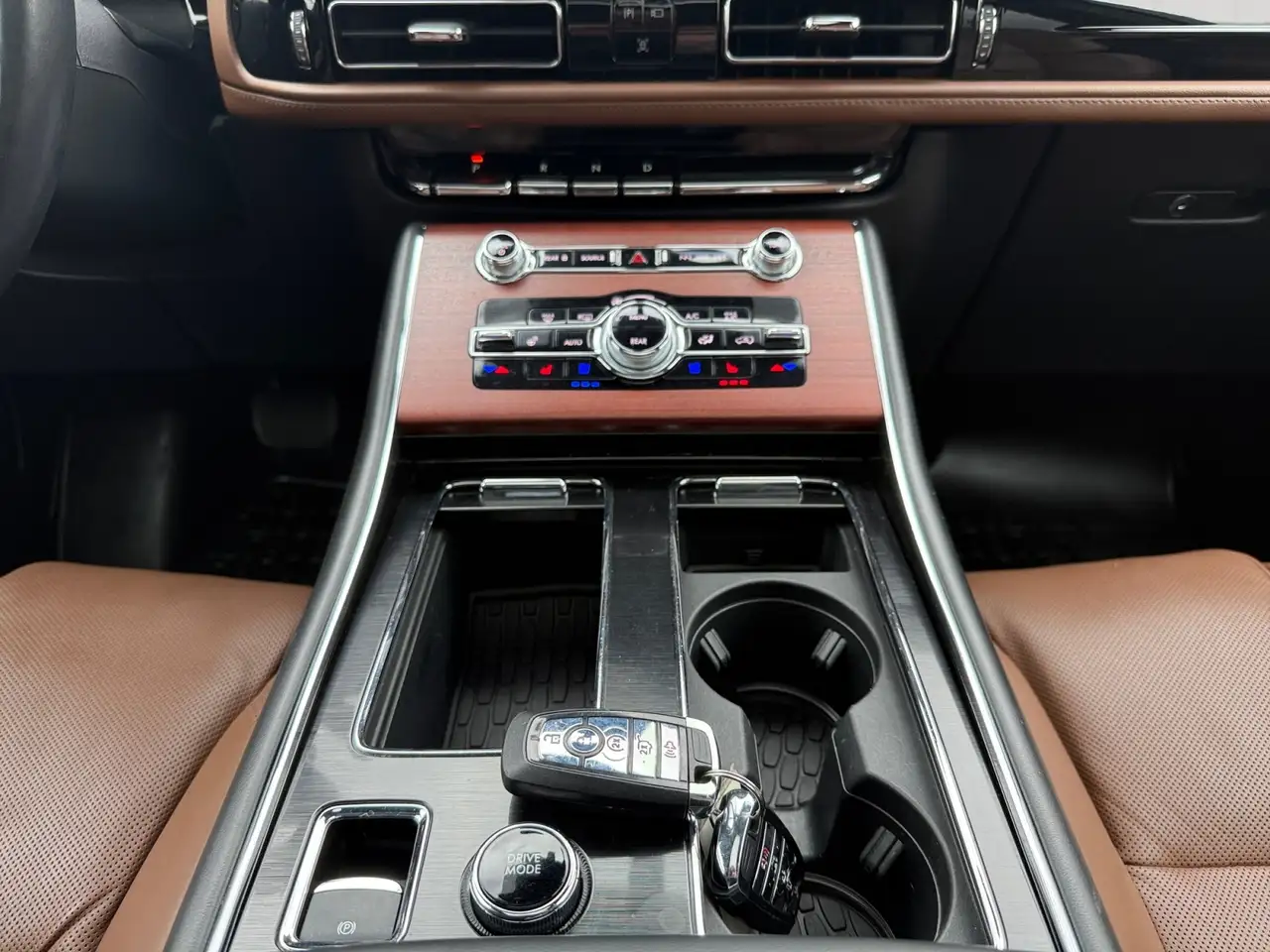 Lincoln Aviator снимка Lincoln Aviator