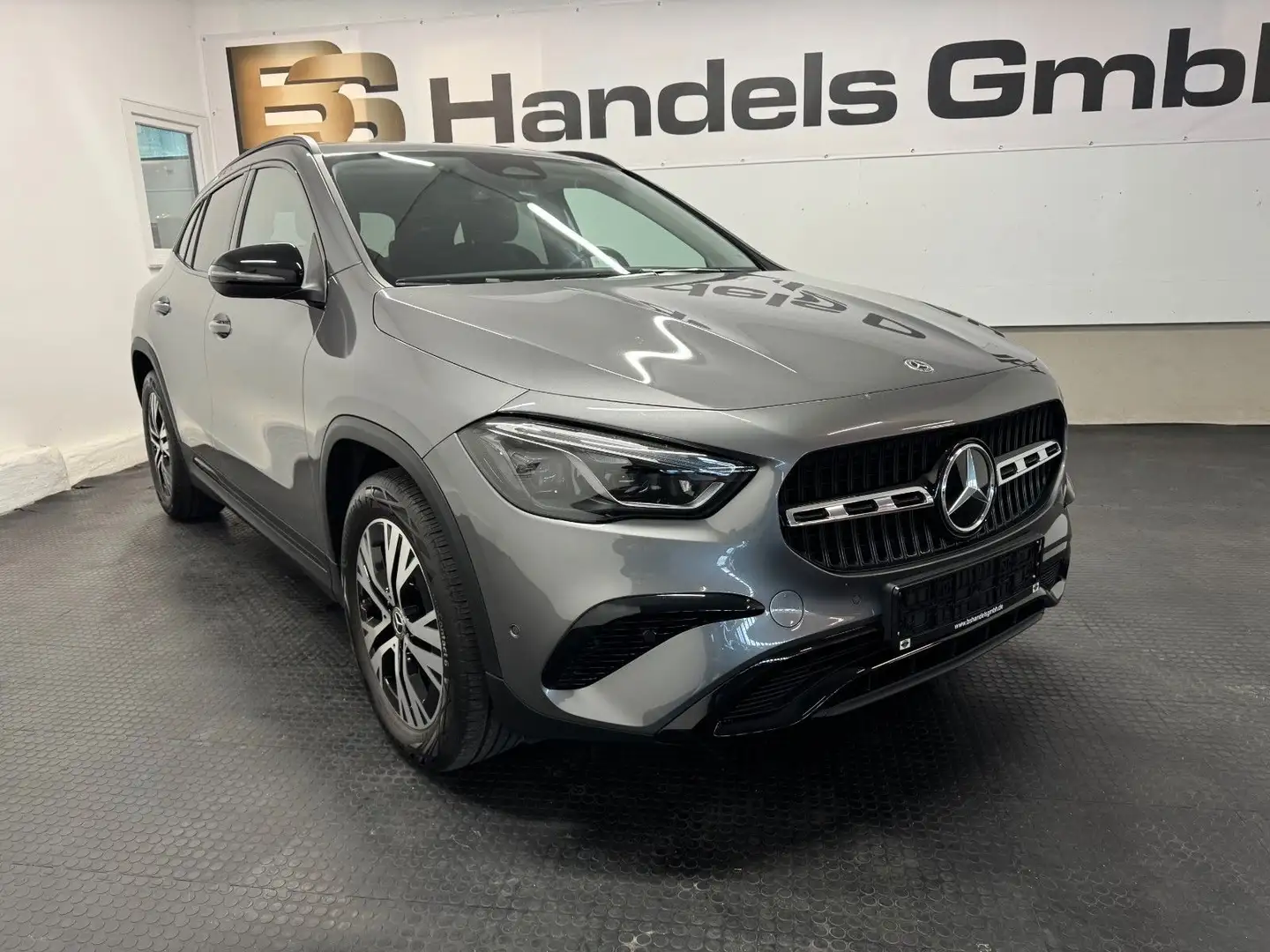 Mercedes-Benz GLA 220 d 4M*MULTIBEAM*NIGHT*NAVI*KAMERA*OFF-ROAD Szary - 1