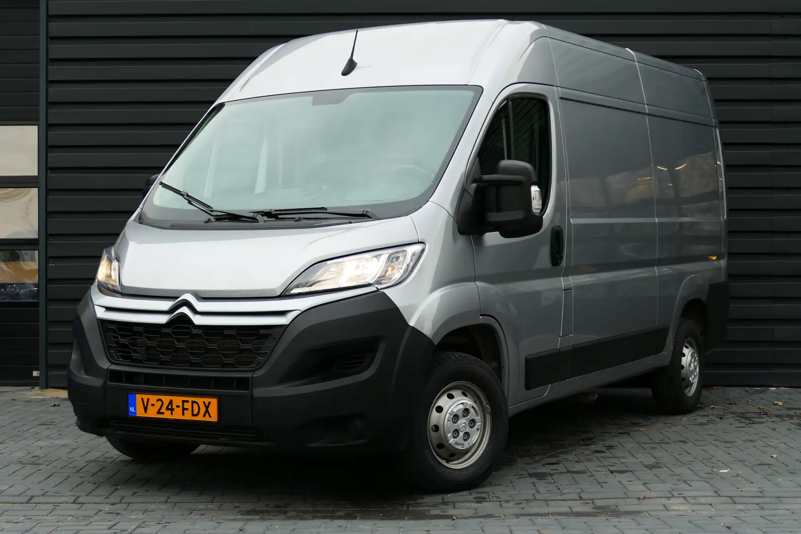 Citroen Jumper 2.2 BLUEHDI 120PK L2H2 3.3T / NAVI / CLIMA / PDC / Grijs - 1
