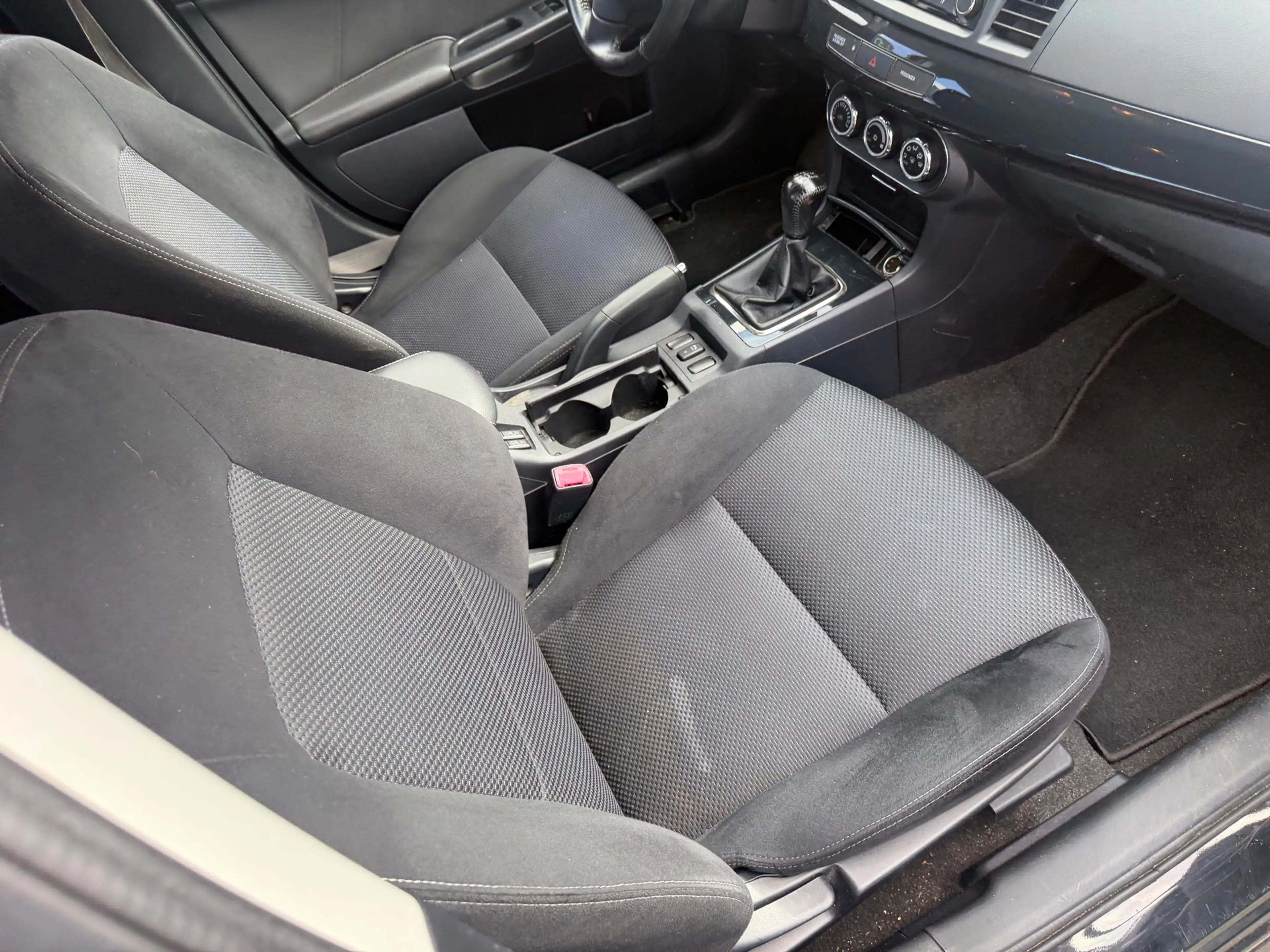 Mitsubishi Lancer Sportback 1.6 Limited Edition Airco Cruise Trekhaa — photo 9