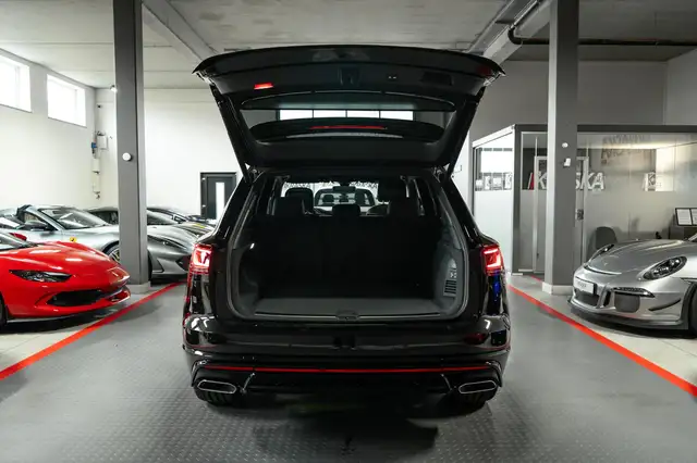 Volkswagen Touareg view 9