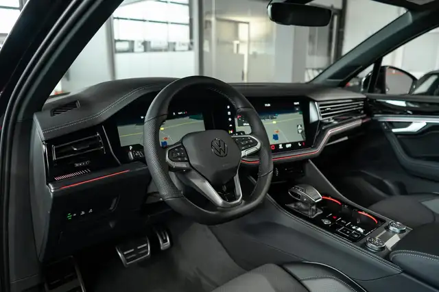 Volkswagen Touareg view 14