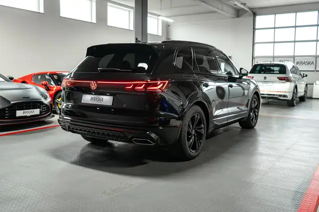 Volkswagen Touareg view 7