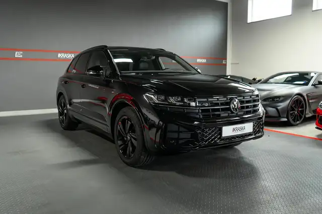 Volkswagen Touareg view 6