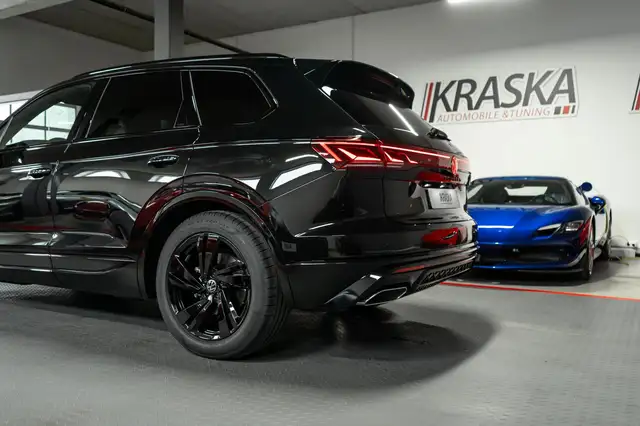 Volkswagen Touareg view 11