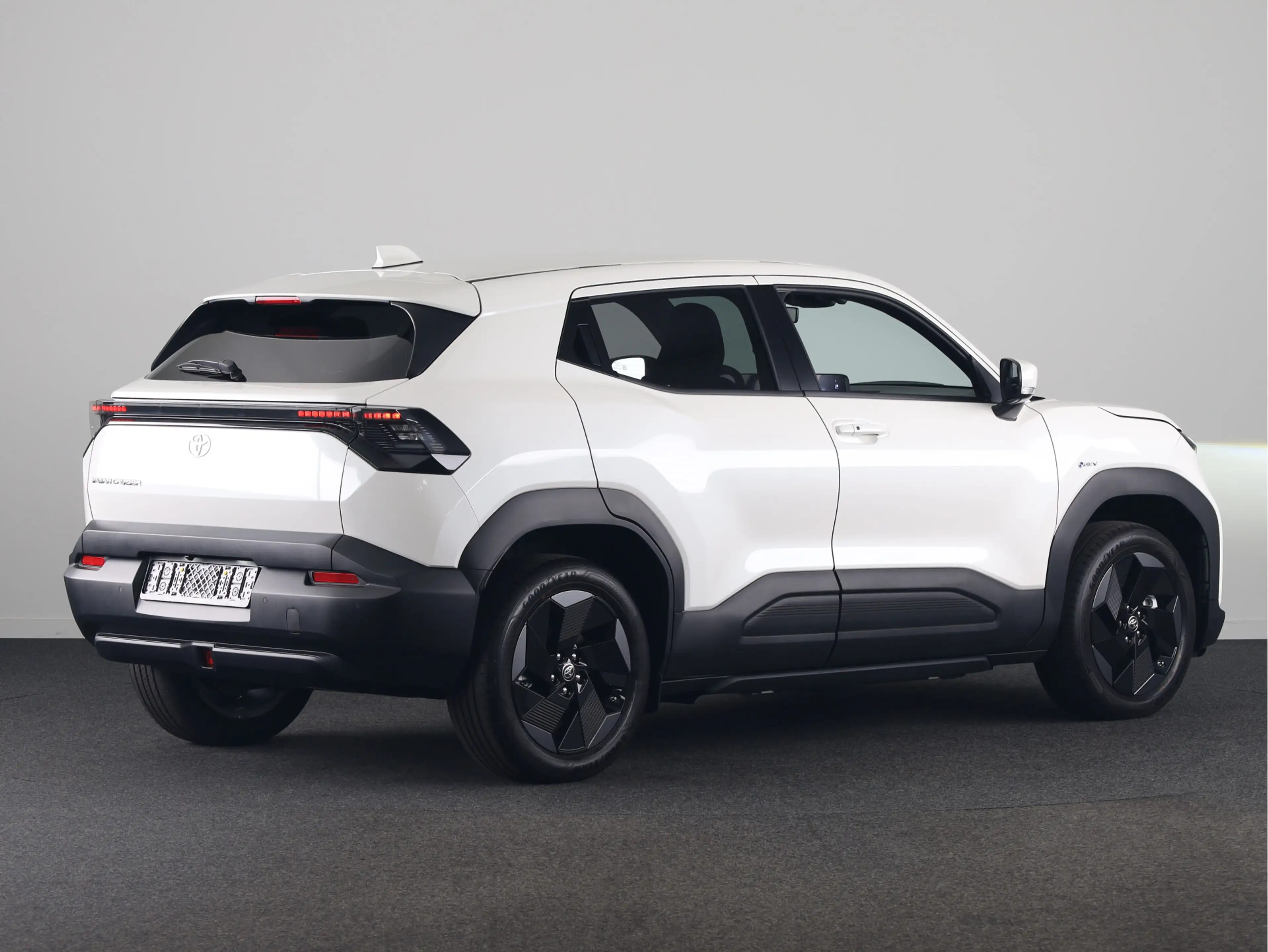 Toyota Urban Cruiser Dynamic 61 kWh *NIEUW* | Direct leverbaar! | Camer — photo 2
