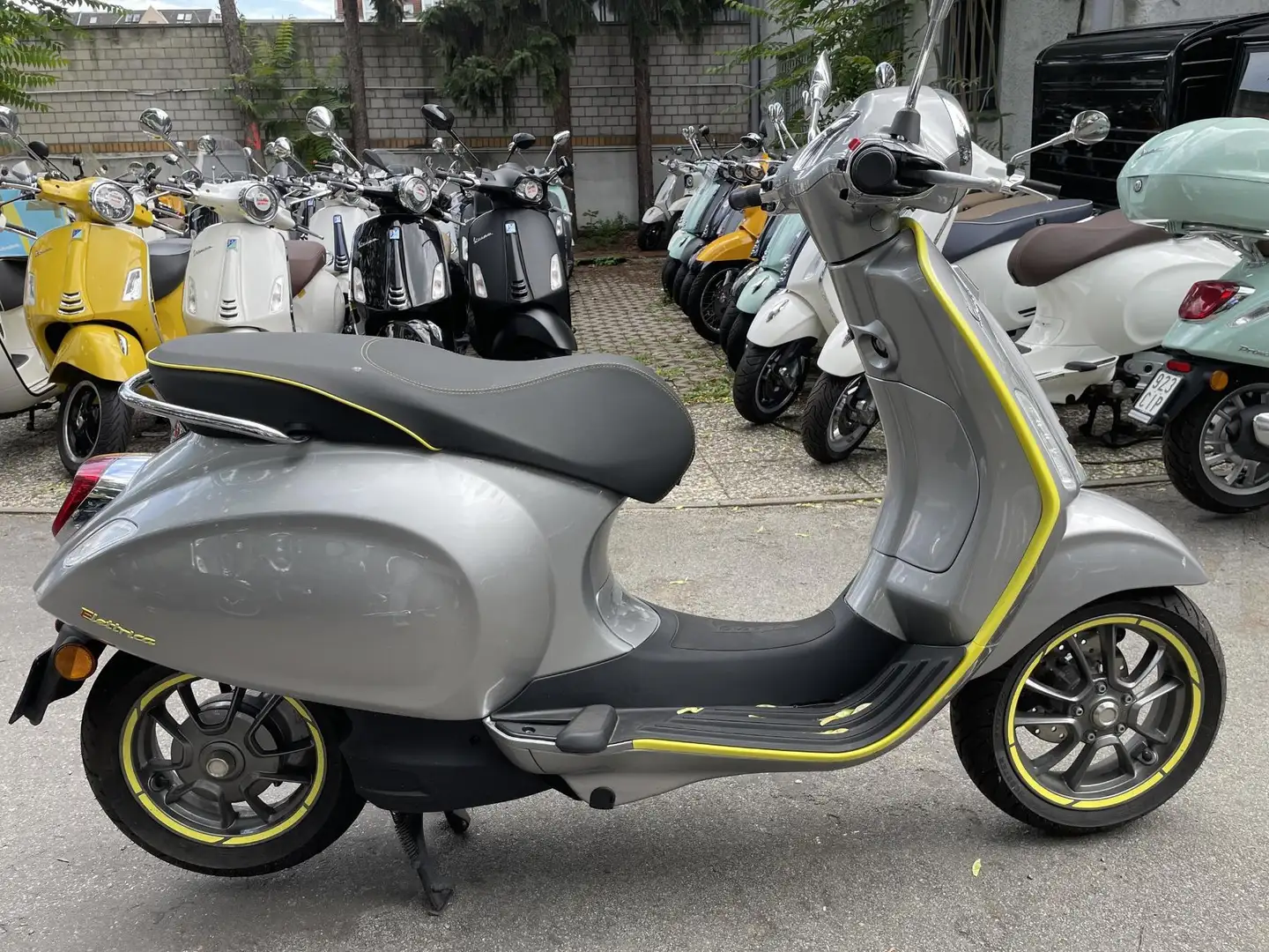 Vespa Elettrica 70 km/h bis 100 km Reichweite Grau - 2