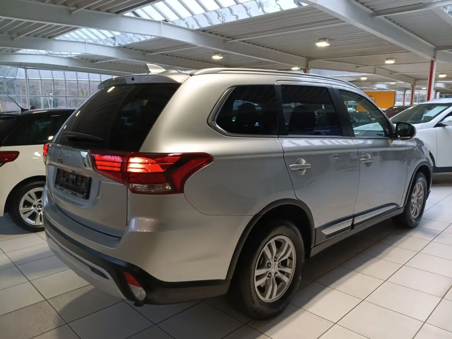 Mitsubishi Outlander 2.0 2WD Spirit - 2