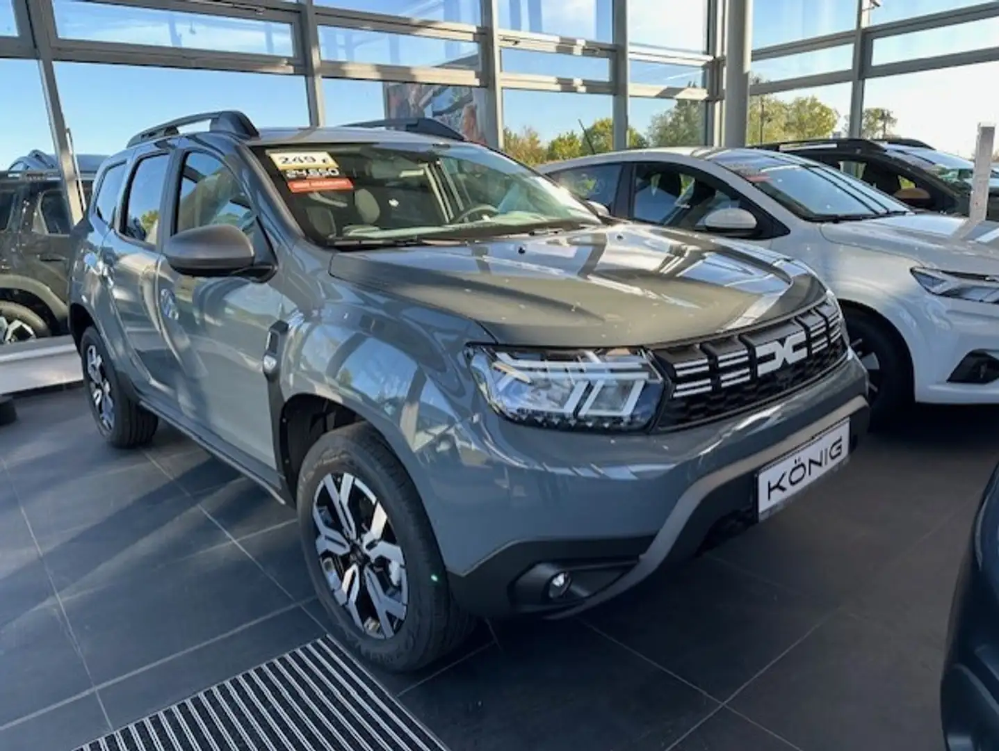 Dacia Duster Journey TCe 150 EDC Grau - 1
