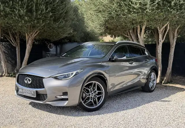 Infiniti Q30 2.0t BV DCT AWD Sport