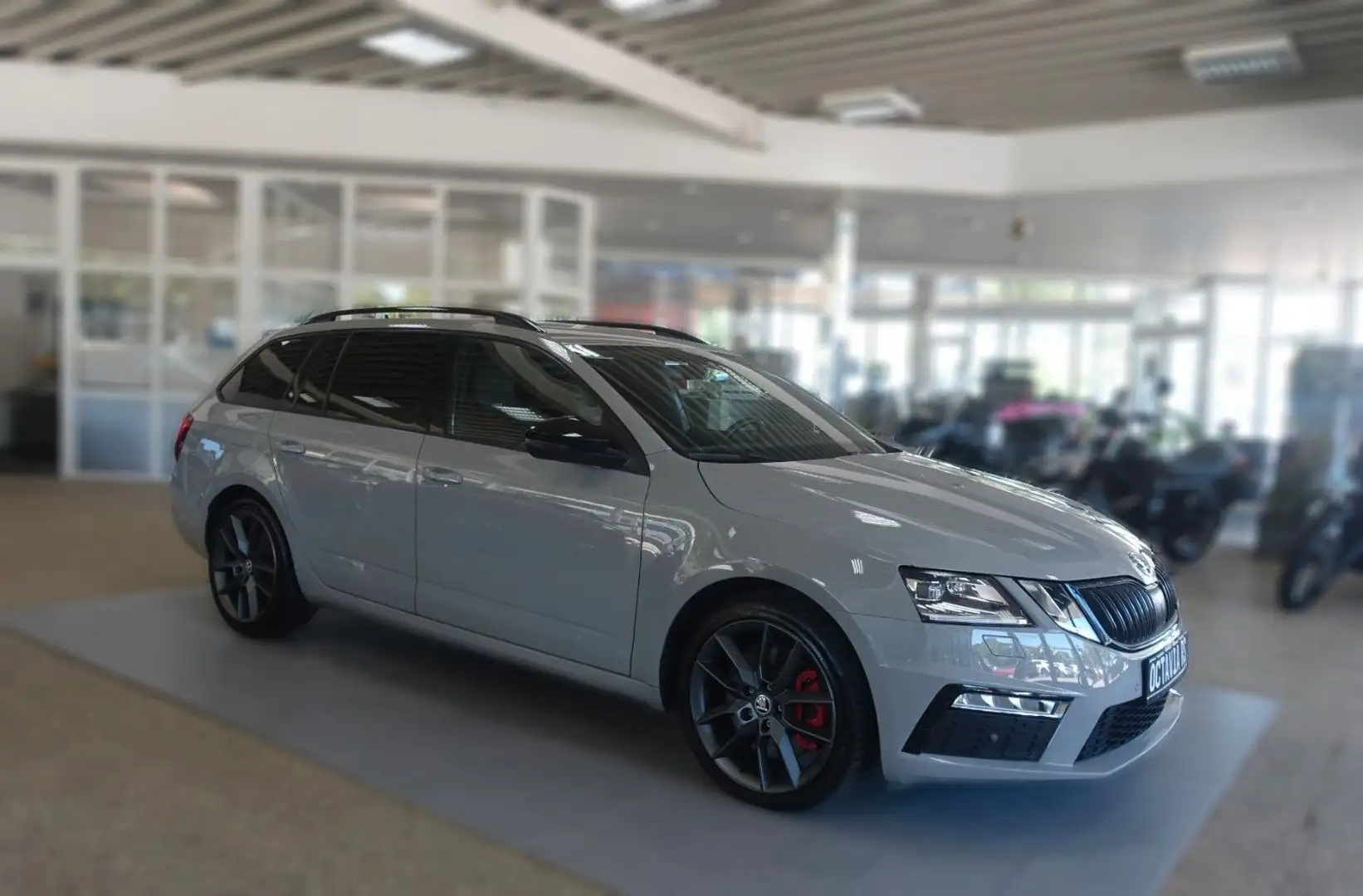 Skoda Octavia Combi RS DSG; NAV Mirror ACC Steel-Grau Gris - 2