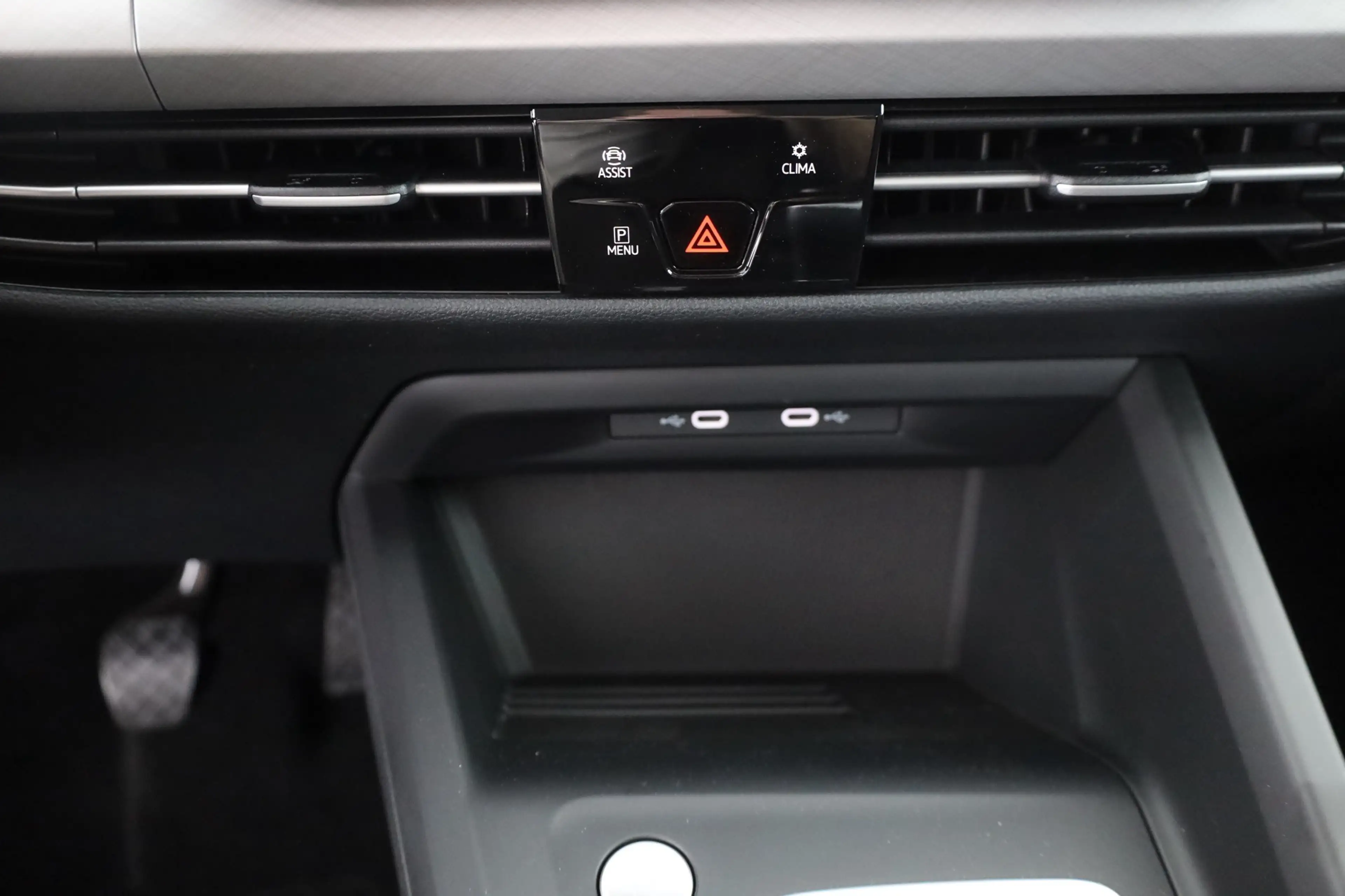 Volkswagen Golf VIII Variant 1.5 TSI LED ACC Kamera — photo 12