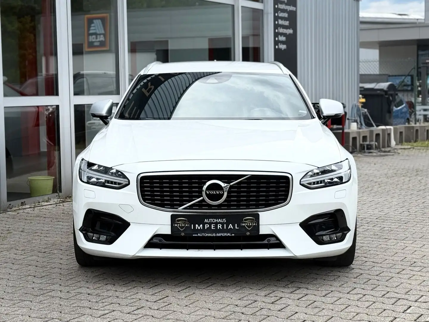 Volvo V90 Kombi R Design LEDER+LED+NAVI+ACC+SPURH+AHK Weiß - 2