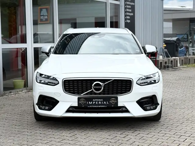 Volvo V90 Kombi R Design LEDER+LED+NAVI+ACC+SPURH+AHK