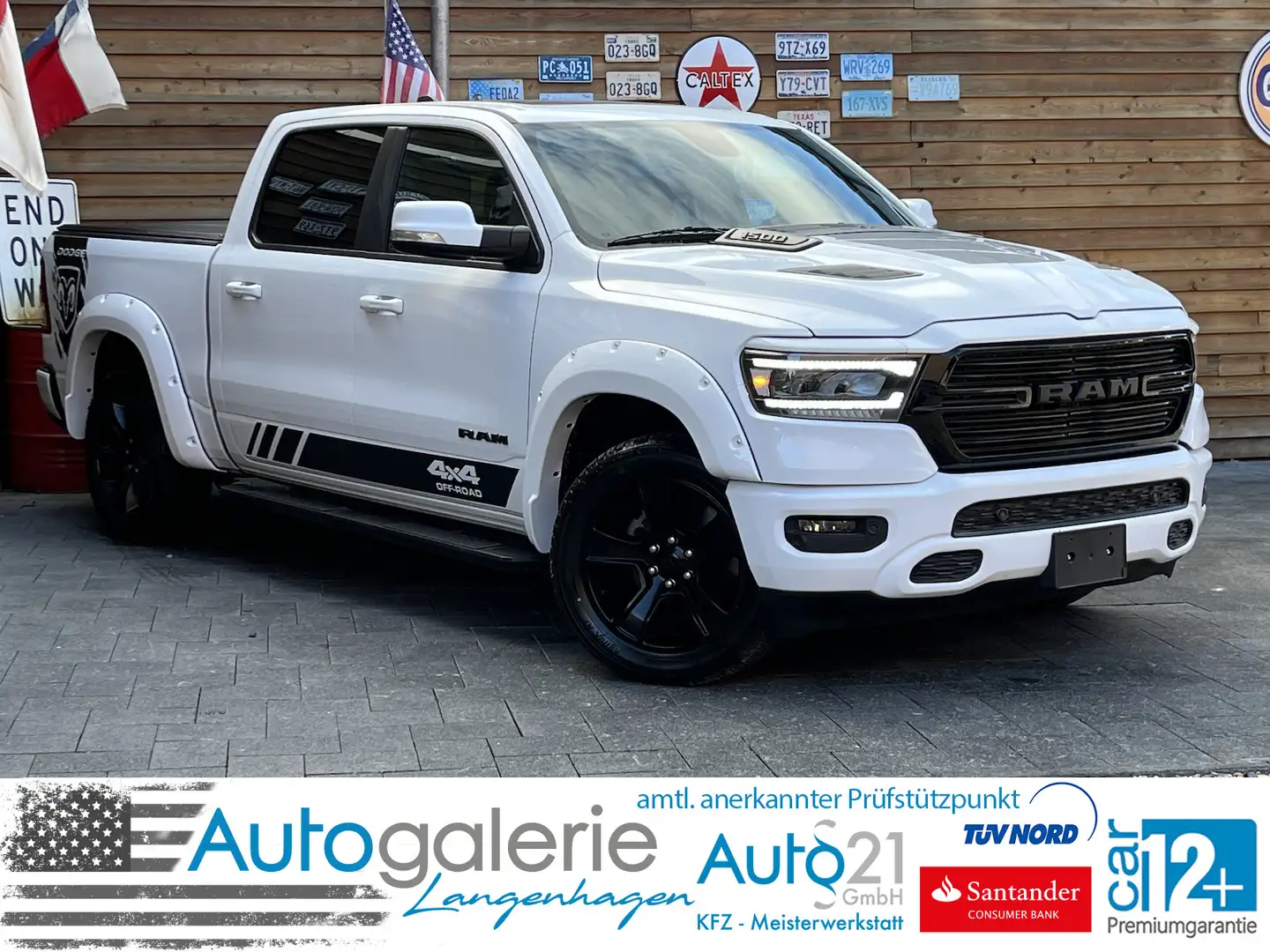 Dodge RAM 1500 Night Edition 5.7L Pano 4x4 LPG AHK Wit - 1