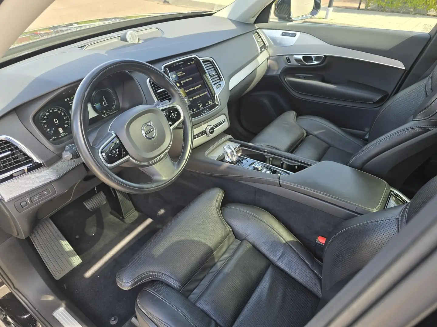 Volvo XC90 2.0 T8 Twin Engine AWD INSCRIPTION -PANO.DAK|BOWER Zwart - 2