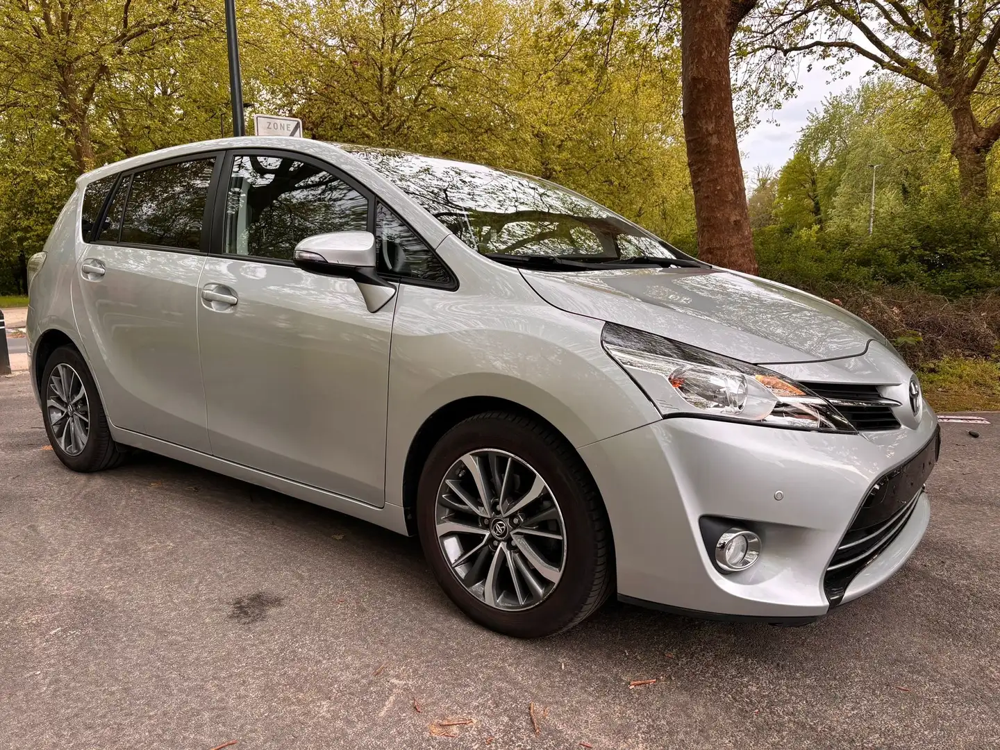 Toyota Corolla Verso Corolla Verso 2.2 D-4D DPF Sol Plateado - 2