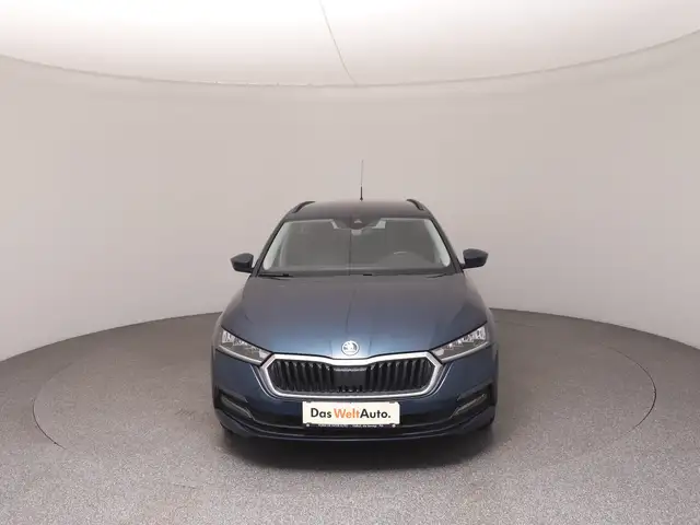 Skoda Octavia view 3