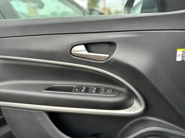 Jeep Avenger view 14