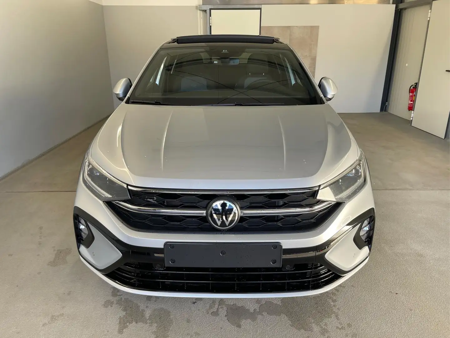 Volkswagen Taigo R-Line 150PS DSG Pano+IQ.Light+Discover Pro 1.5... Silber - 2