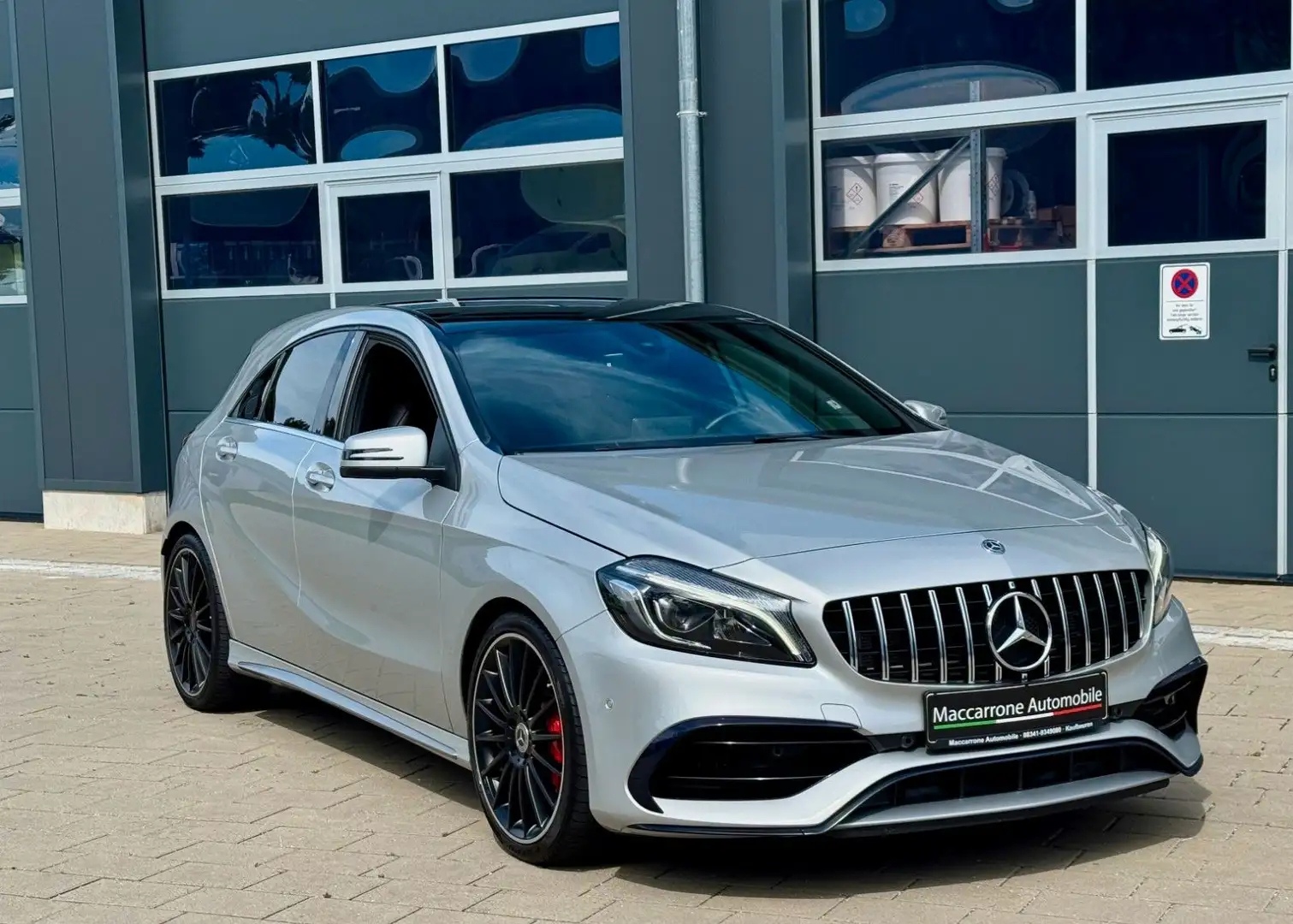 Mercedes-Benz A 45 AMG 4Matic*Pano*Sportabgas*Dynamic-Plus-Pak Silber - 1