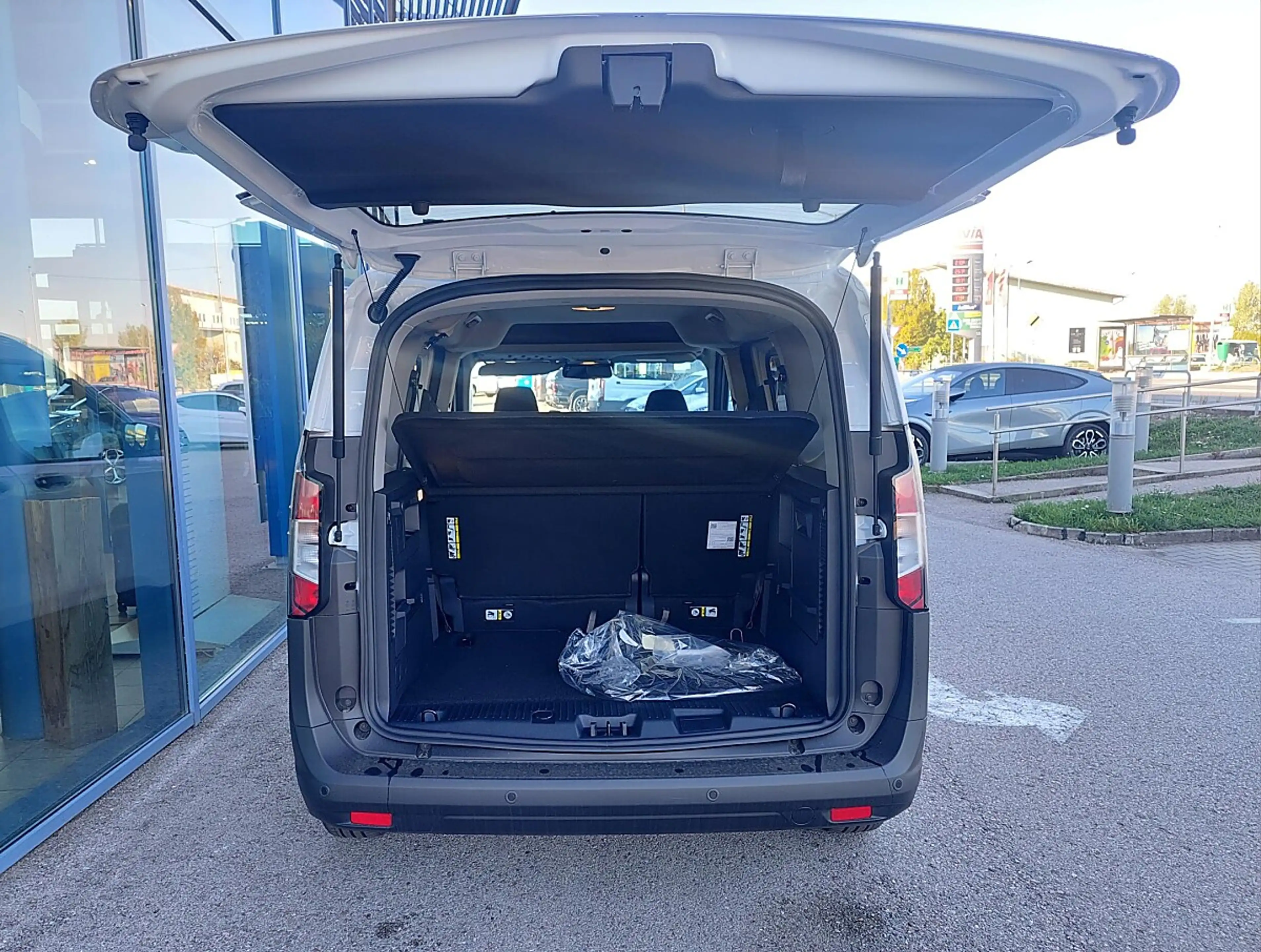 Ford Tourneo Courier 1,0 EcoBoost Trend — photo 5