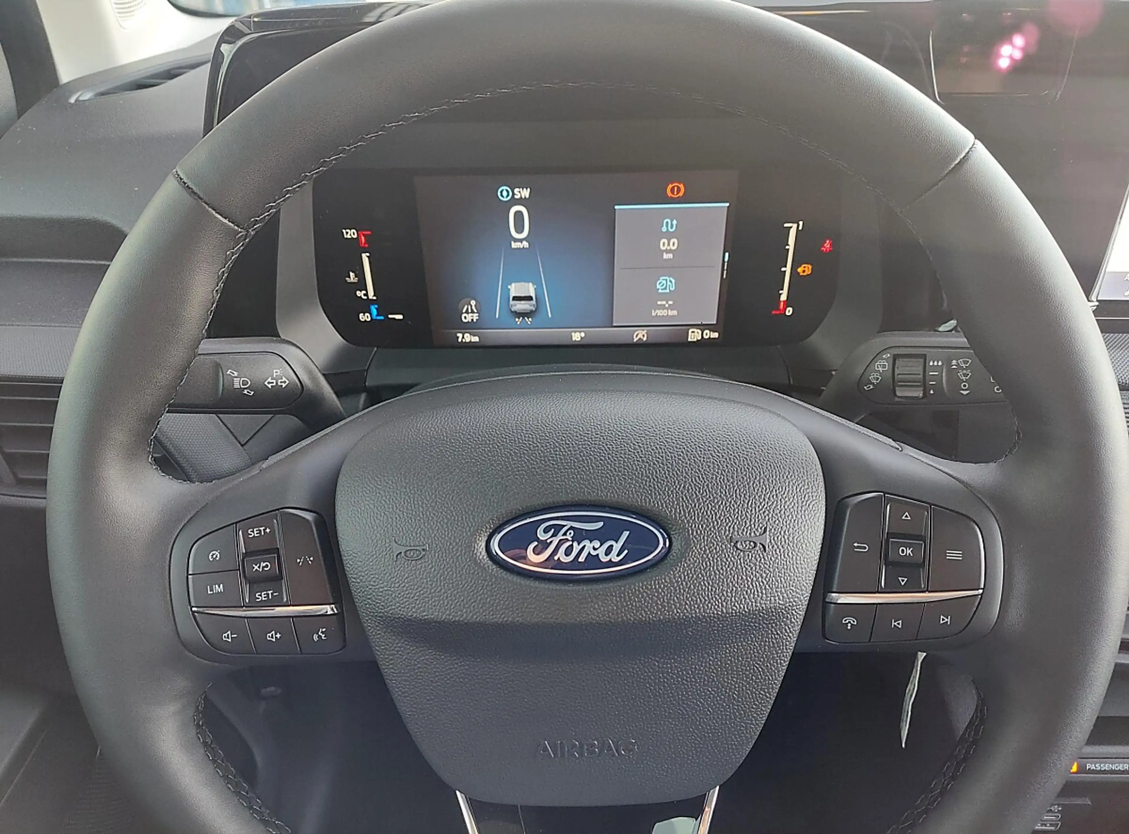 Ford Tourneo Courier 1,0 EcoBoost Trend — photo 8