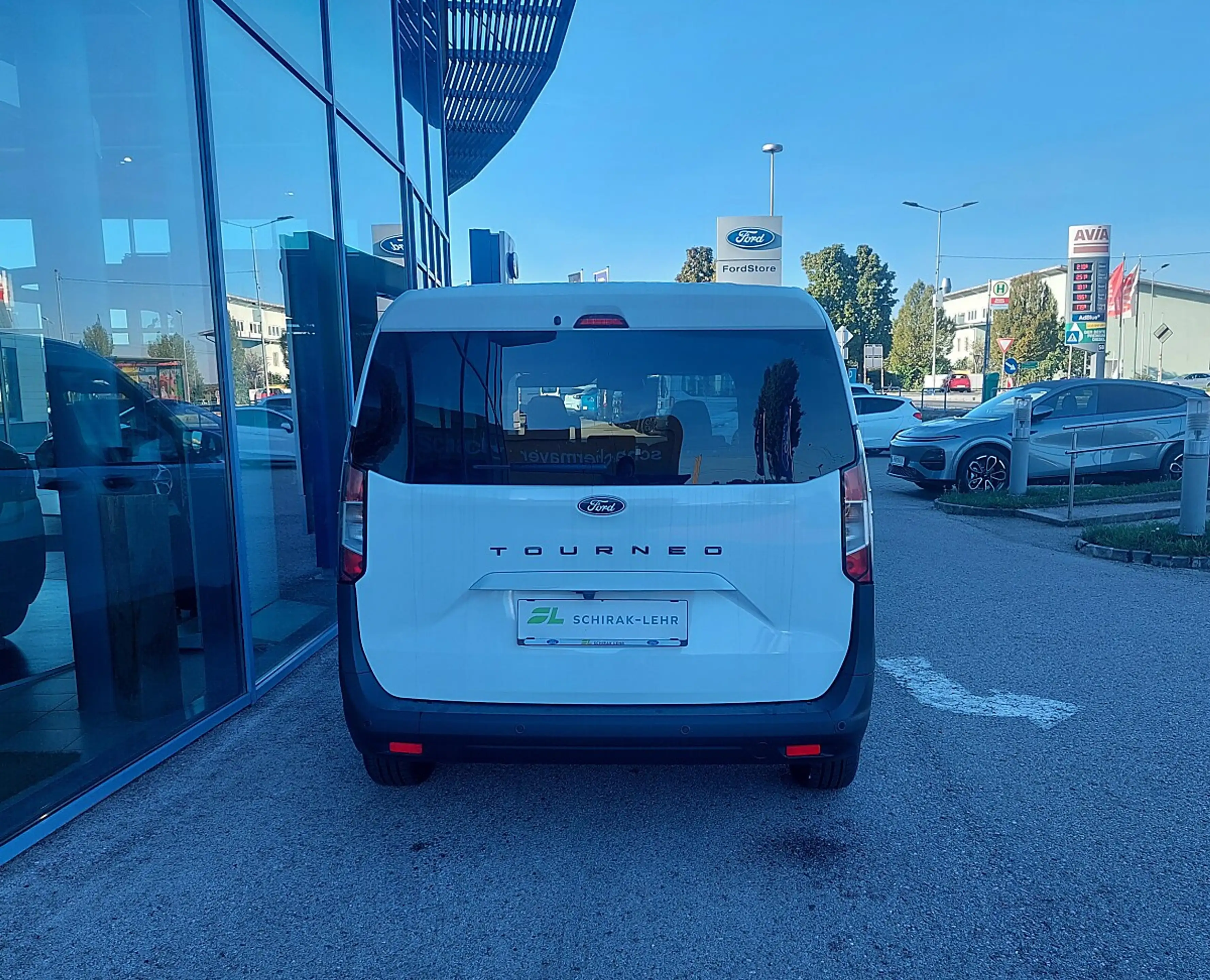 Ford Tourneo Courier 1,0 EcoBoost Trend — photo 4