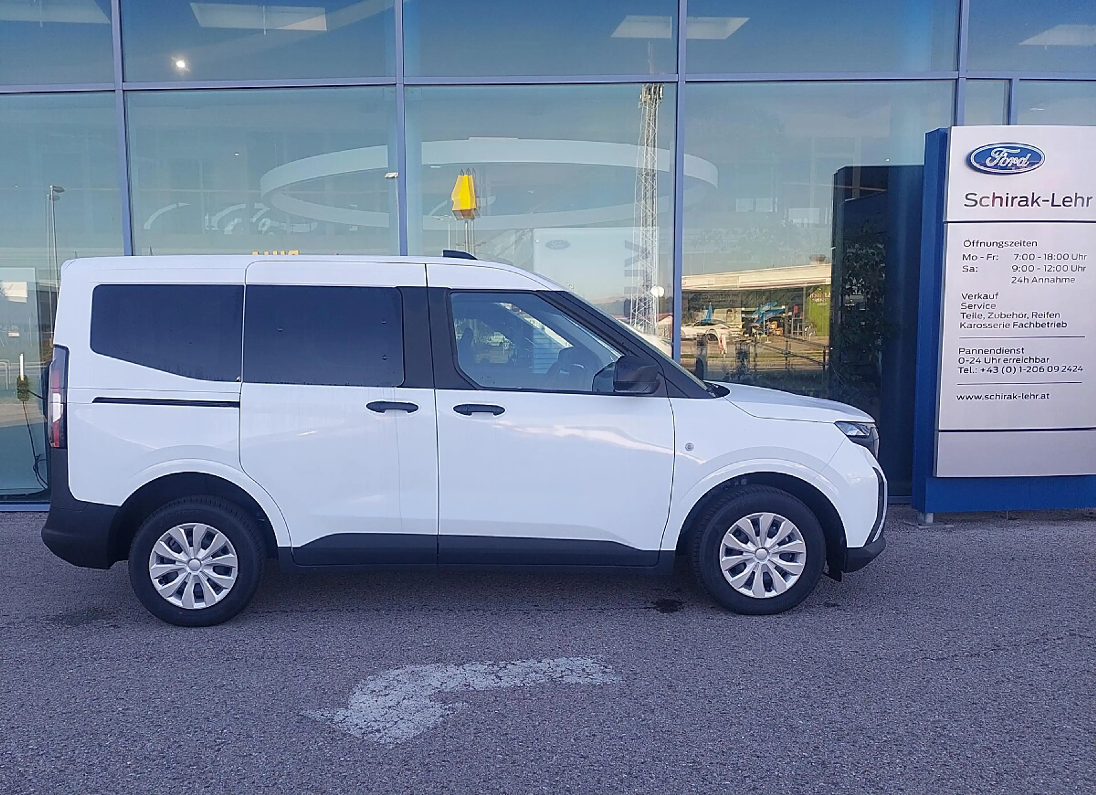 Ford Tourneo Courier 1,0 EcoBoost Trend — photo 2