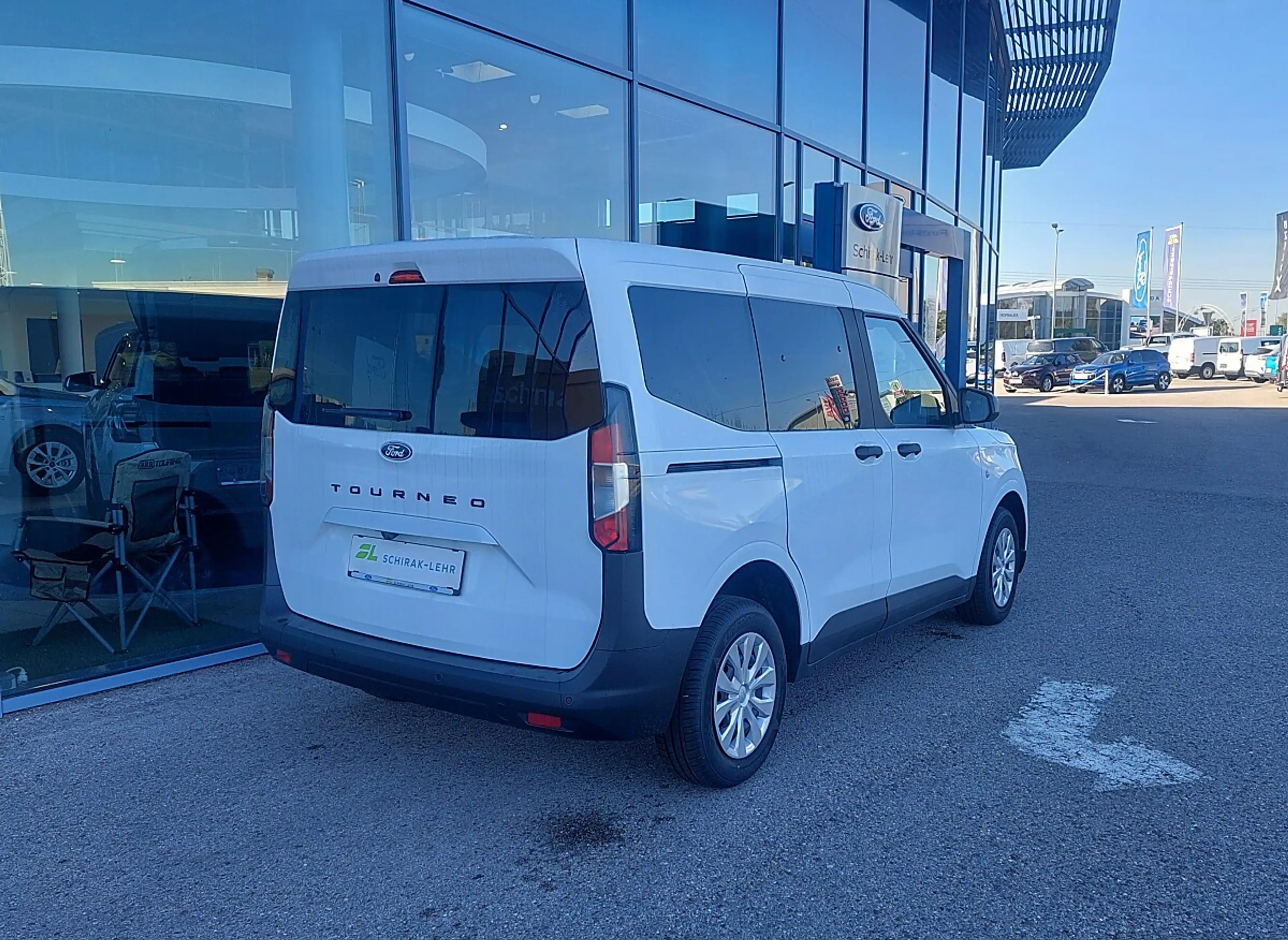 Ford Tourneo Courier 1,0 EcoBoost Trend — photo 3